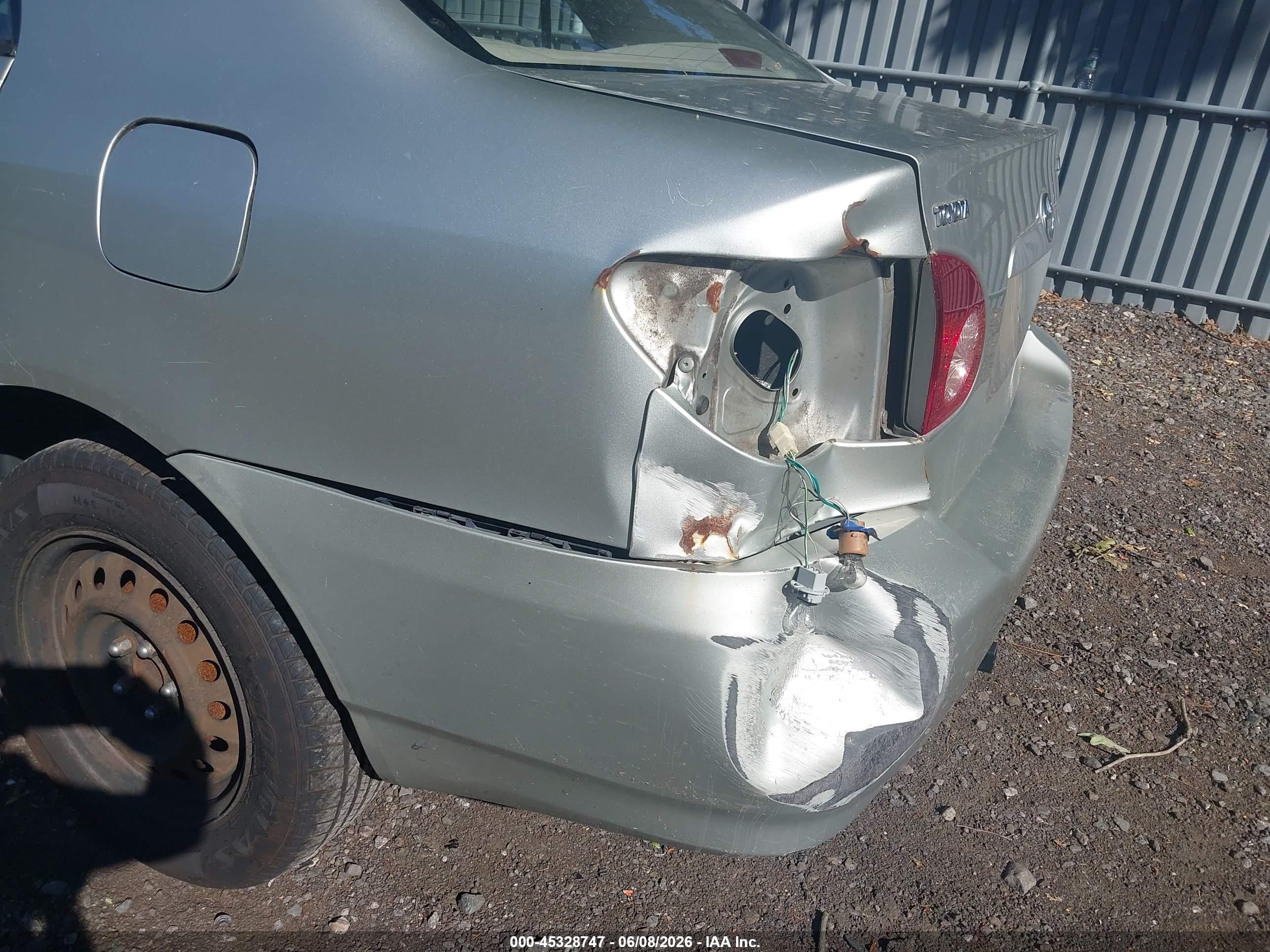 2004 Toyota Corolla Le Silver vin: JTDBR32E642019073