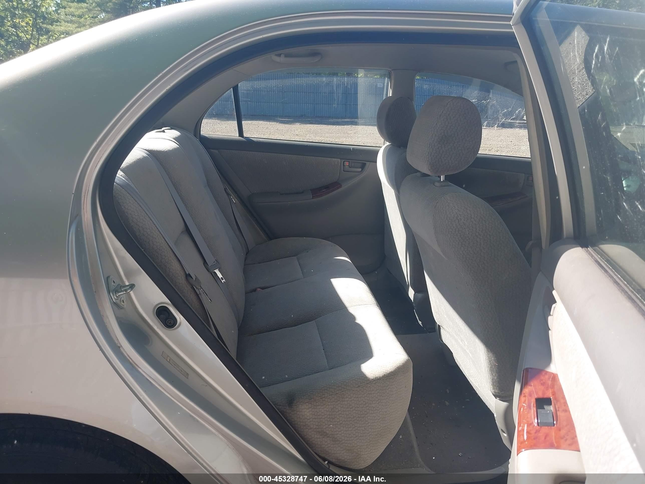 2004 Toyota Corolla Le Silver vin: JTDBR32E642019073
