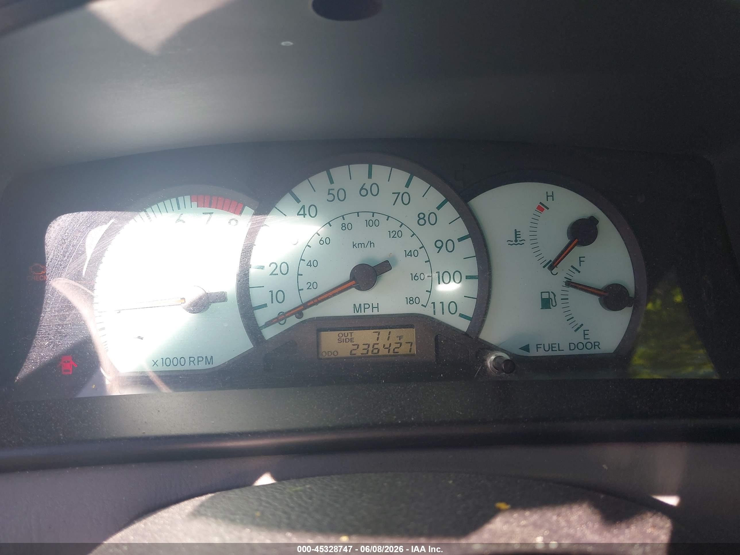 2004 Toyota Corolla Le Silver vin: JTDBR32E642019073