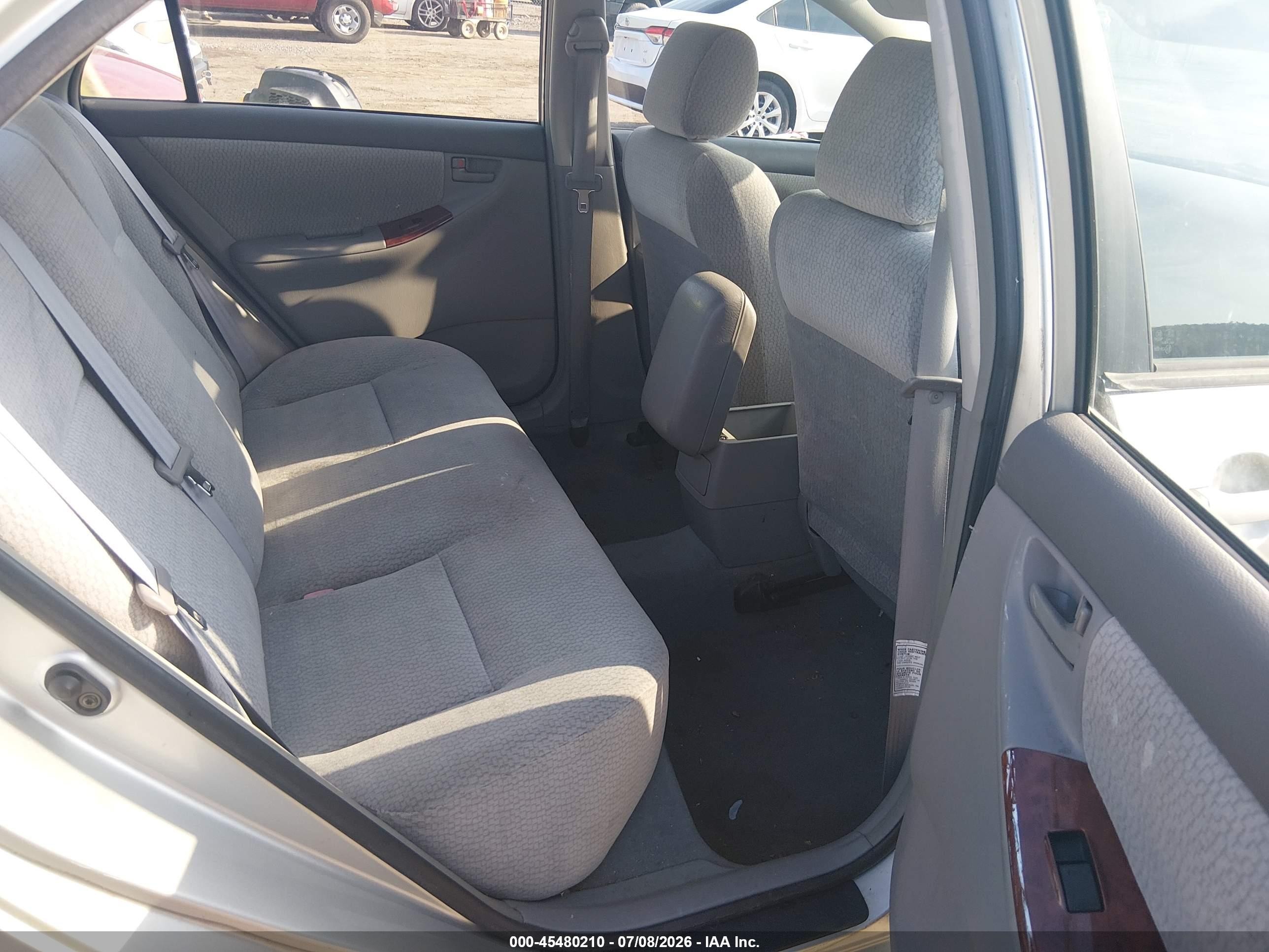 2004 Toyota Corolla Le Silver vin: JTDBR32E642019087