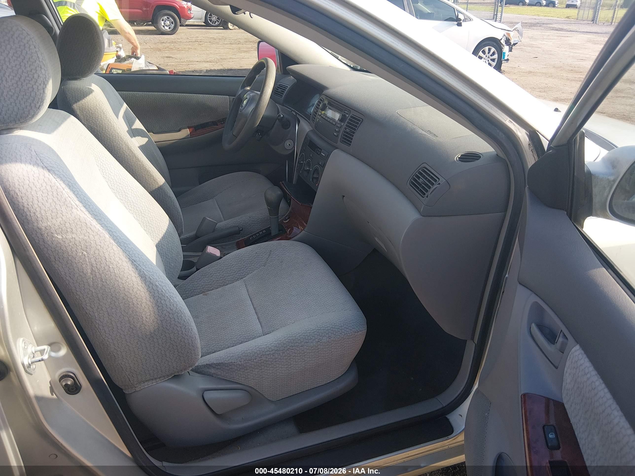 2004 Toyota Corolla Le Silver vin: JTDBR32E642019087