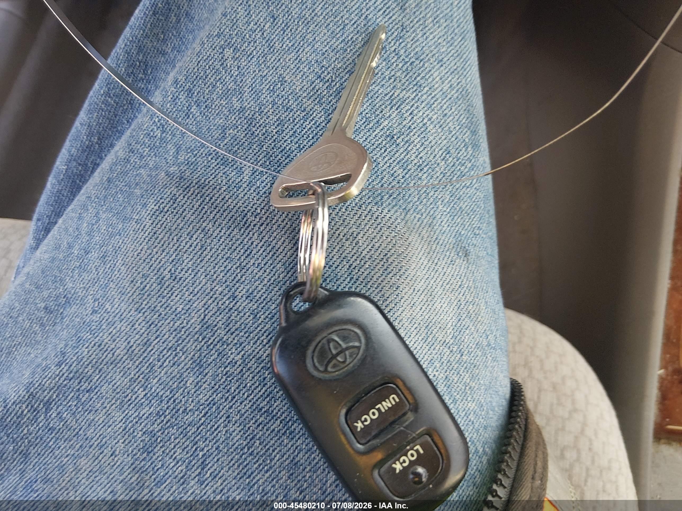 2004 Toyota Corolla Le Silver vin: JTDBR32E642019087