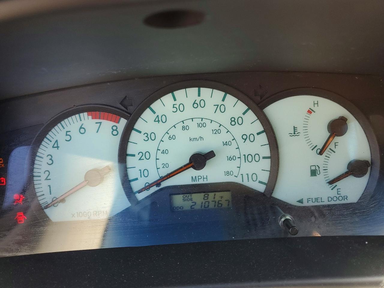 2004 Toyota Corolla Le Red vin: JTDBR32E642031871