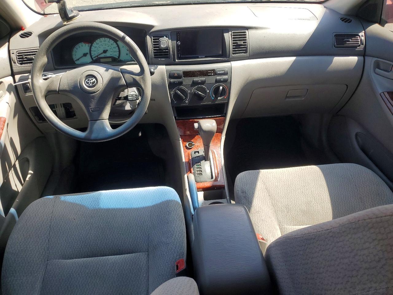 2004 Toyota Corolla Le Red vin: JTDBR32E642031871