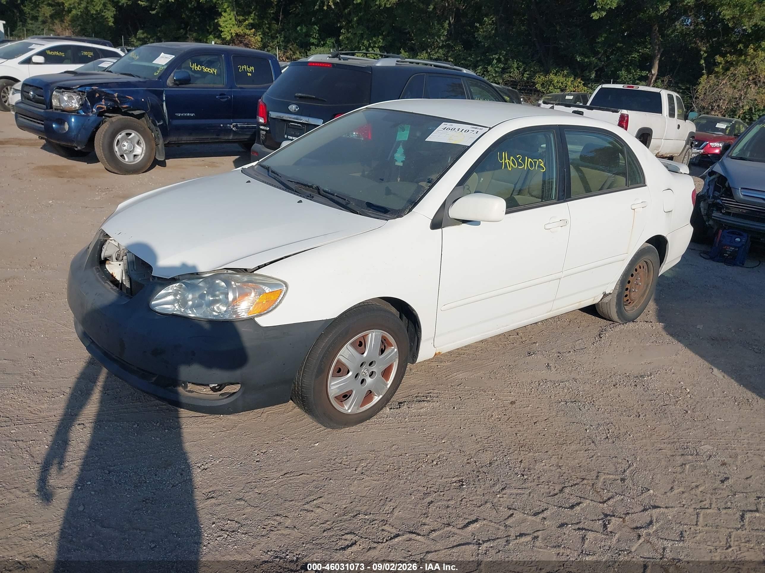 2005 Toyota Corolla Le White vin: JTDBR32E652050115