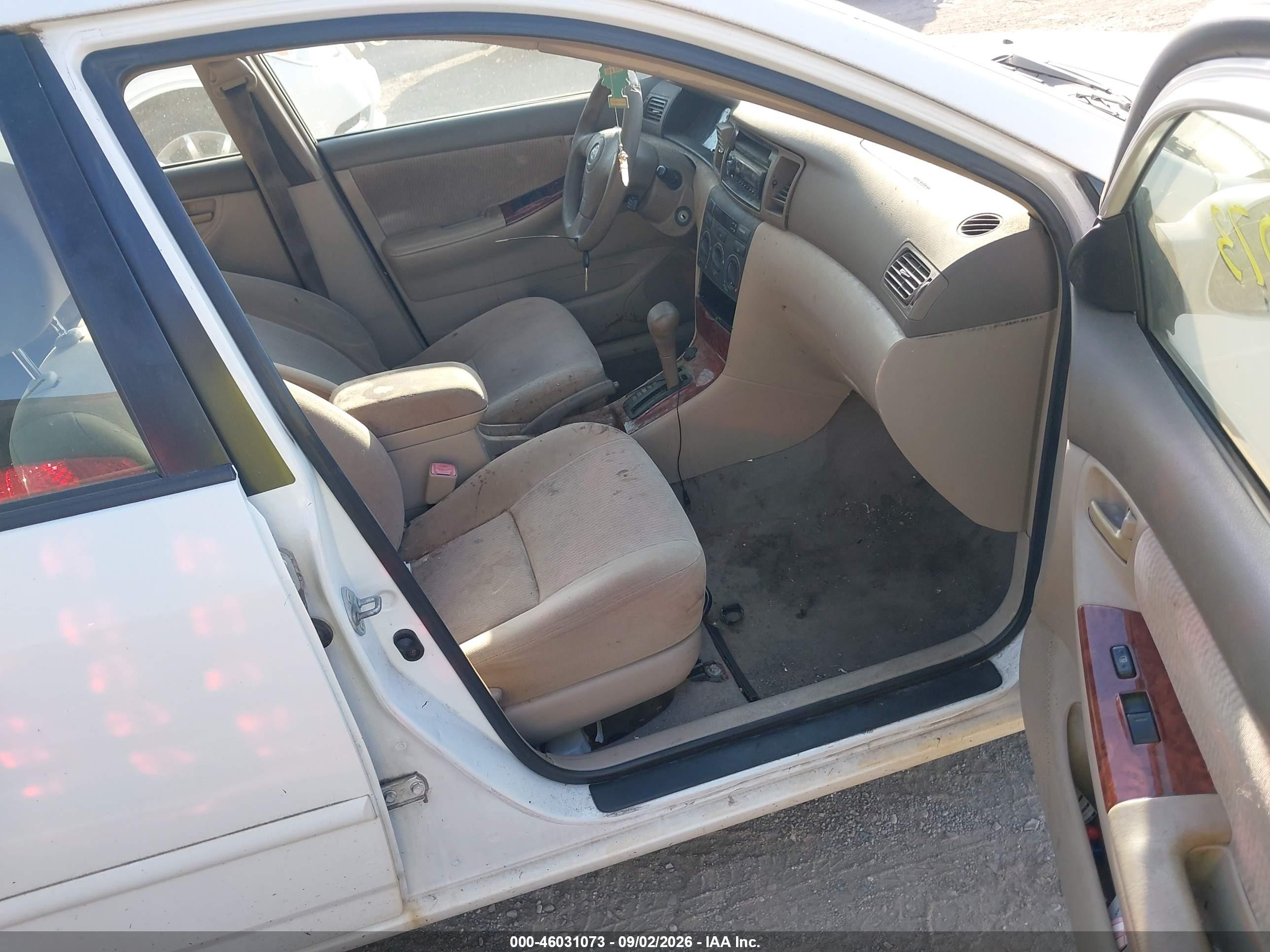 2005 Toyota Corolla Le White vin: JTDBR32E652050115
