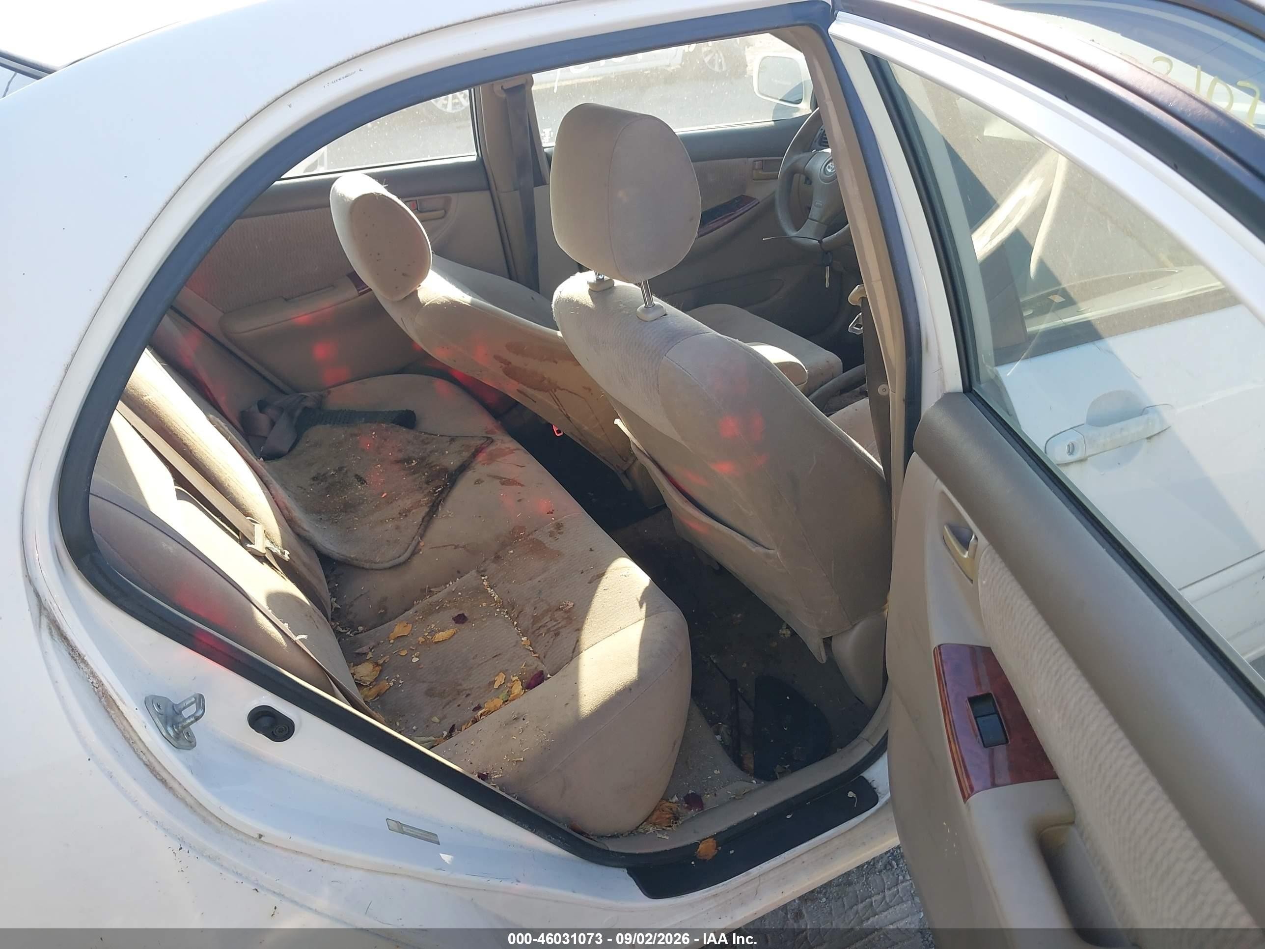 2005 Toyota Corolla Le White vin: JTDBR32E652050115