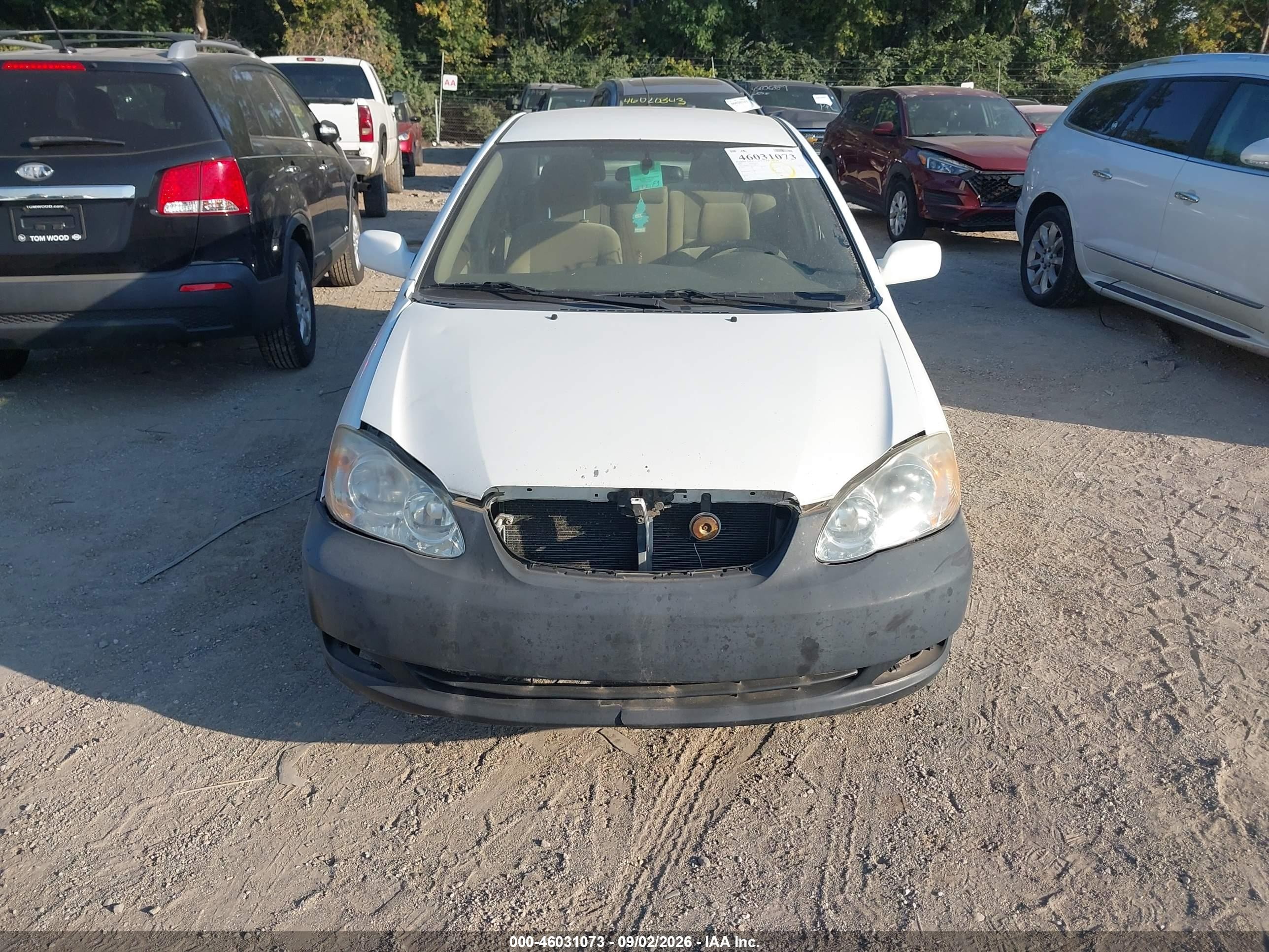 2005 Toyota Corolla Le White vin: JTDBR32E652050115