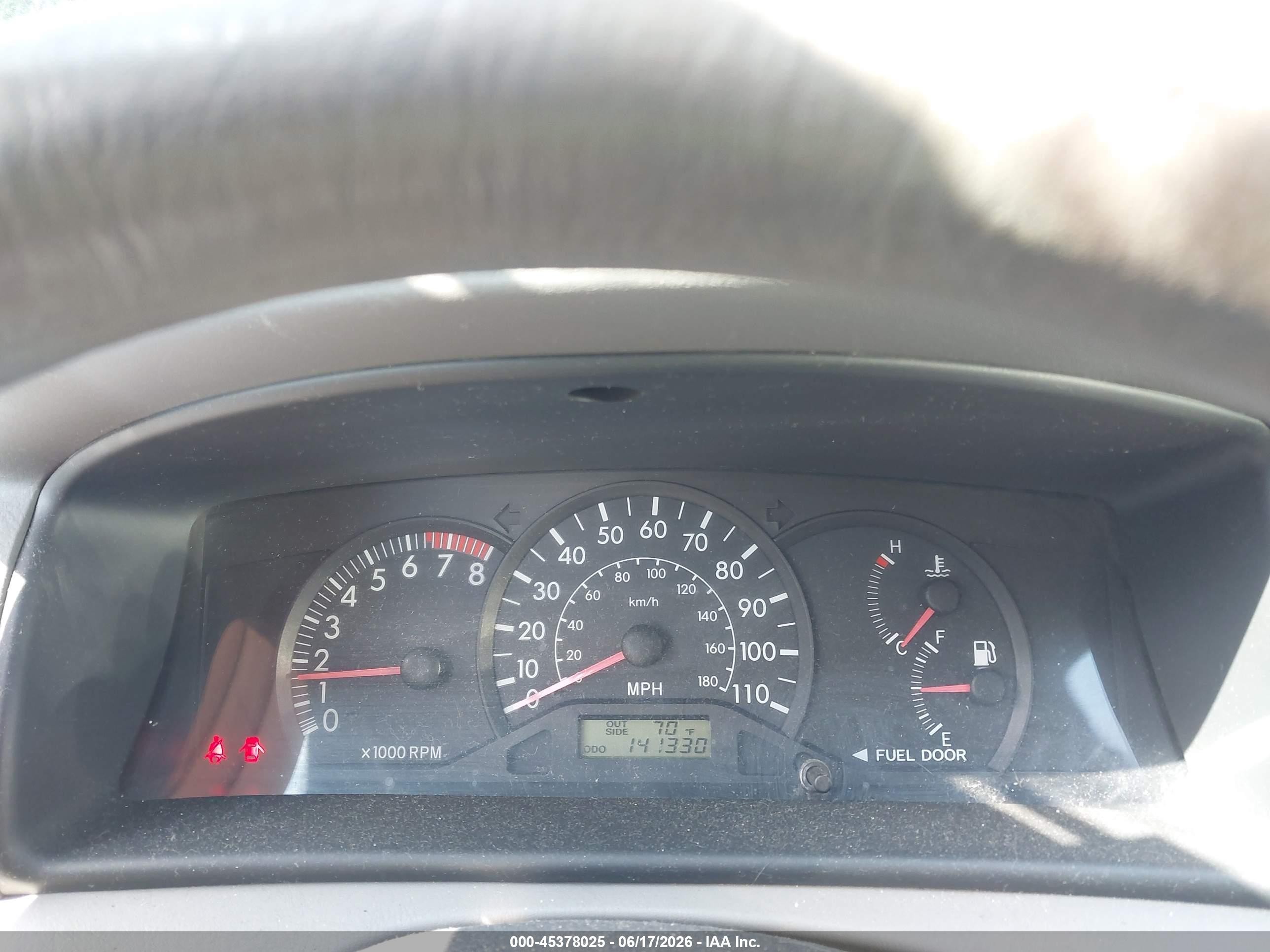 2003 Toyota Corolla Ce Серебряный vin: JTDBR32E730029301