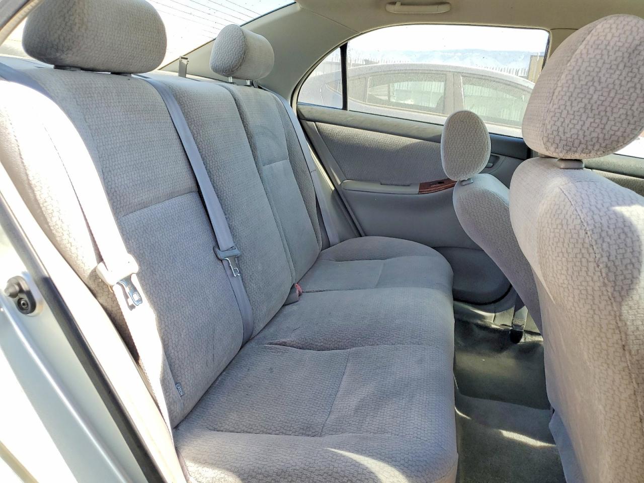 2004 Toyota Corolla Le Silver vin: JTDBR32E742020233