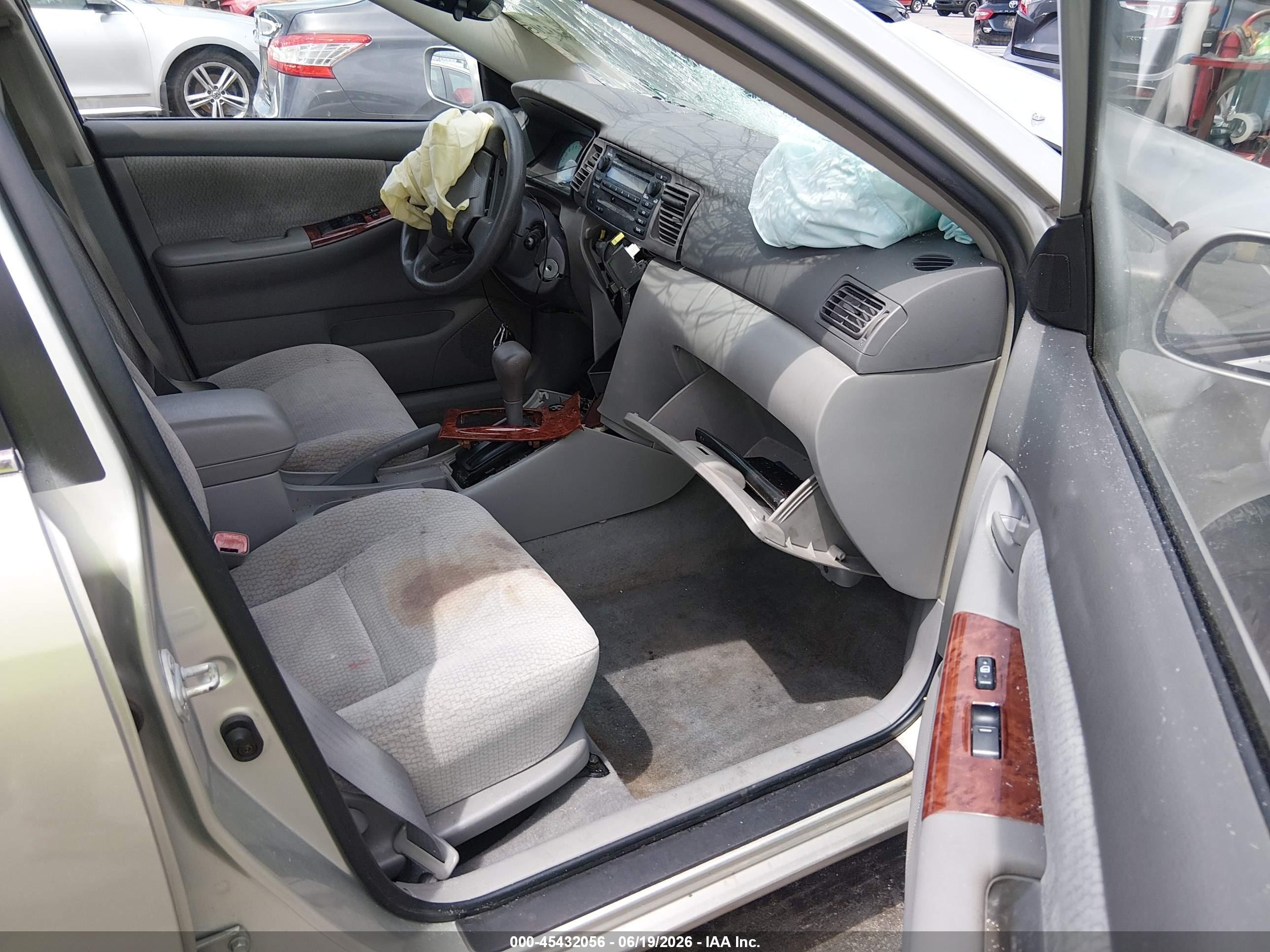 2004 Toyota Corolla Le Серебряный vin: JTDBR32E742031975