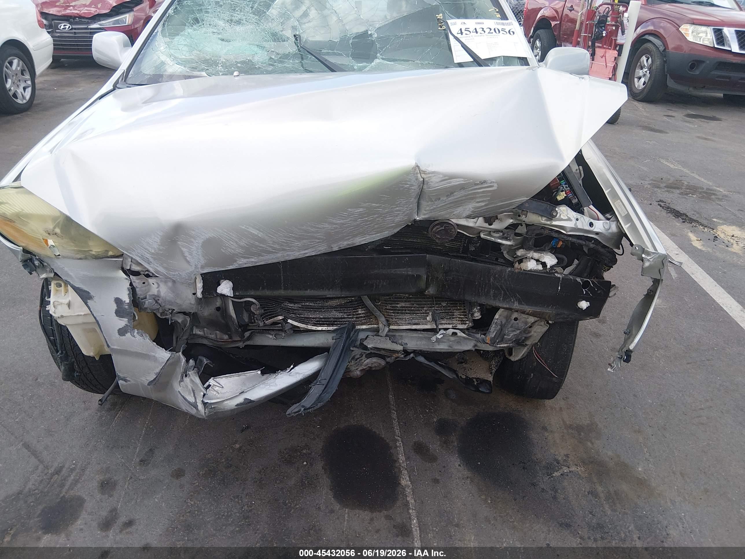 2004 Toyota Corolla Le Серебряный vin: JTDBR32E742031975