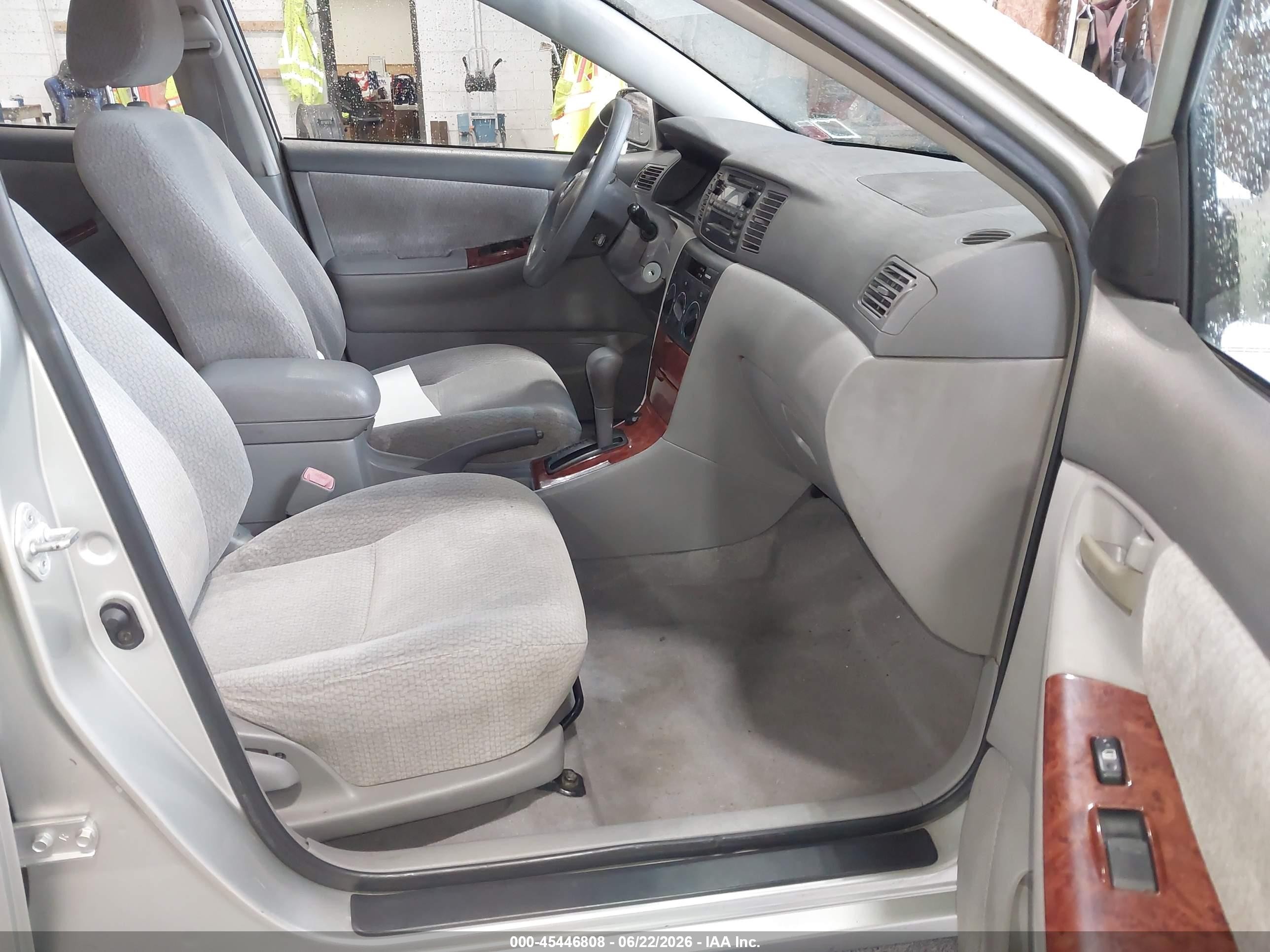 2004 Toyota Corolla Le Silver vin: JTDBR32E742035413