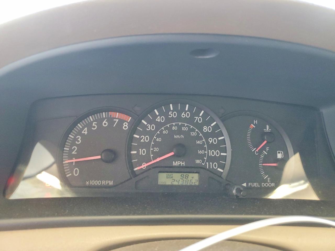 2005 Toyota Corolla Ce White vin: JTDBR32E752048986