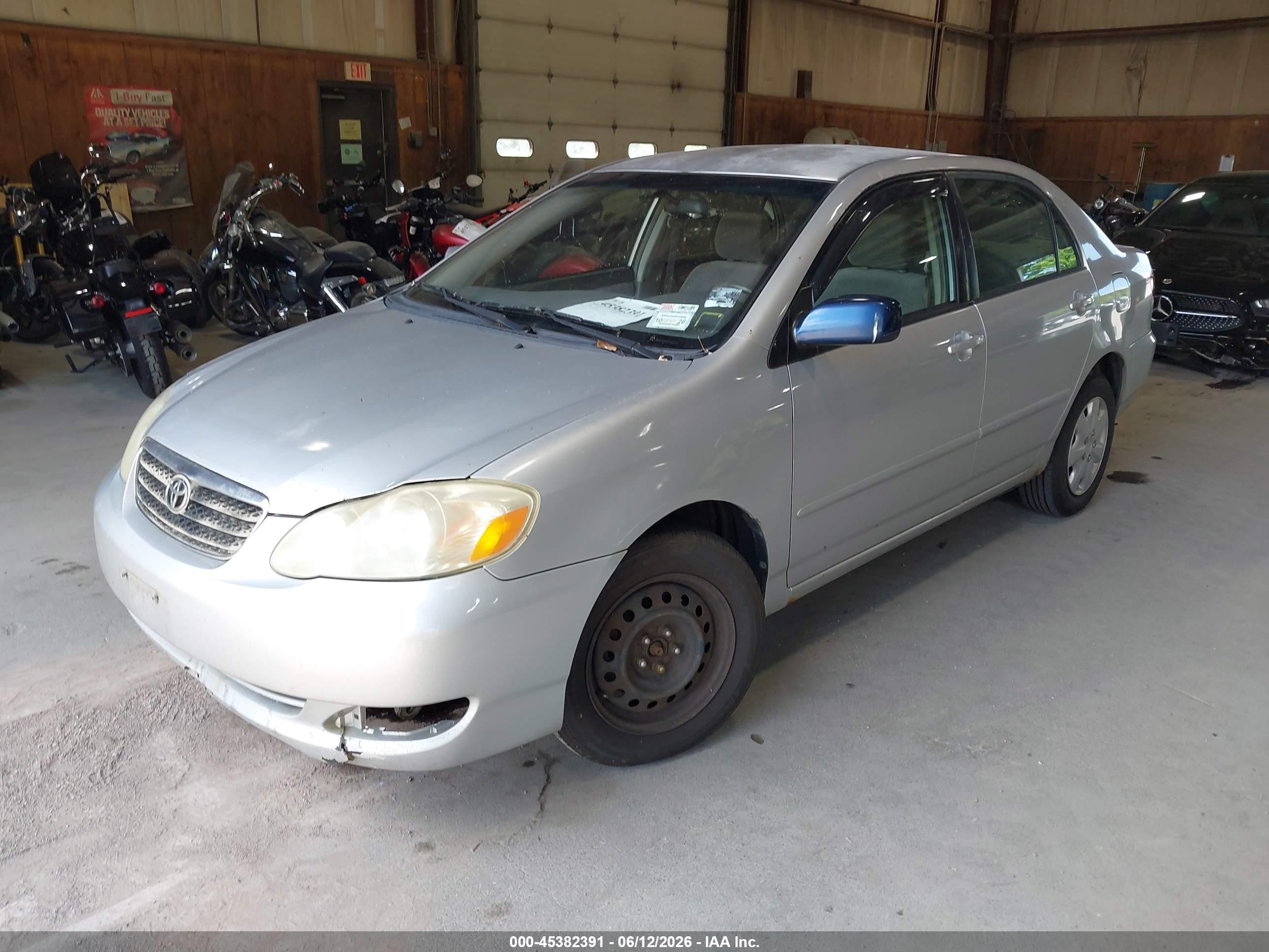 2005 Toyota Corolla Le Silver vin: JTDBR32E752056067