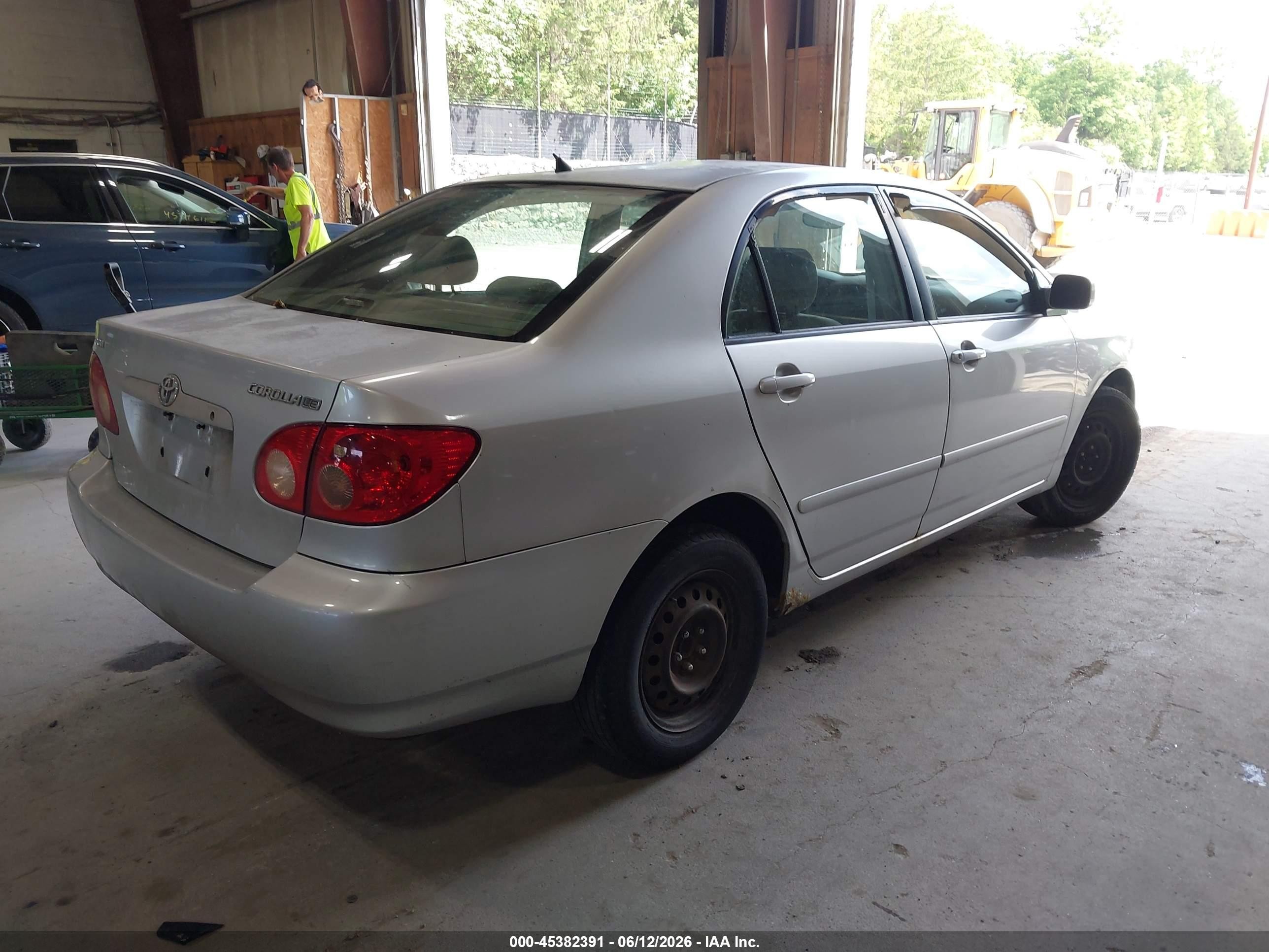 2005 Toyota Corolla Le Silver vin: JTDBR32E752056067