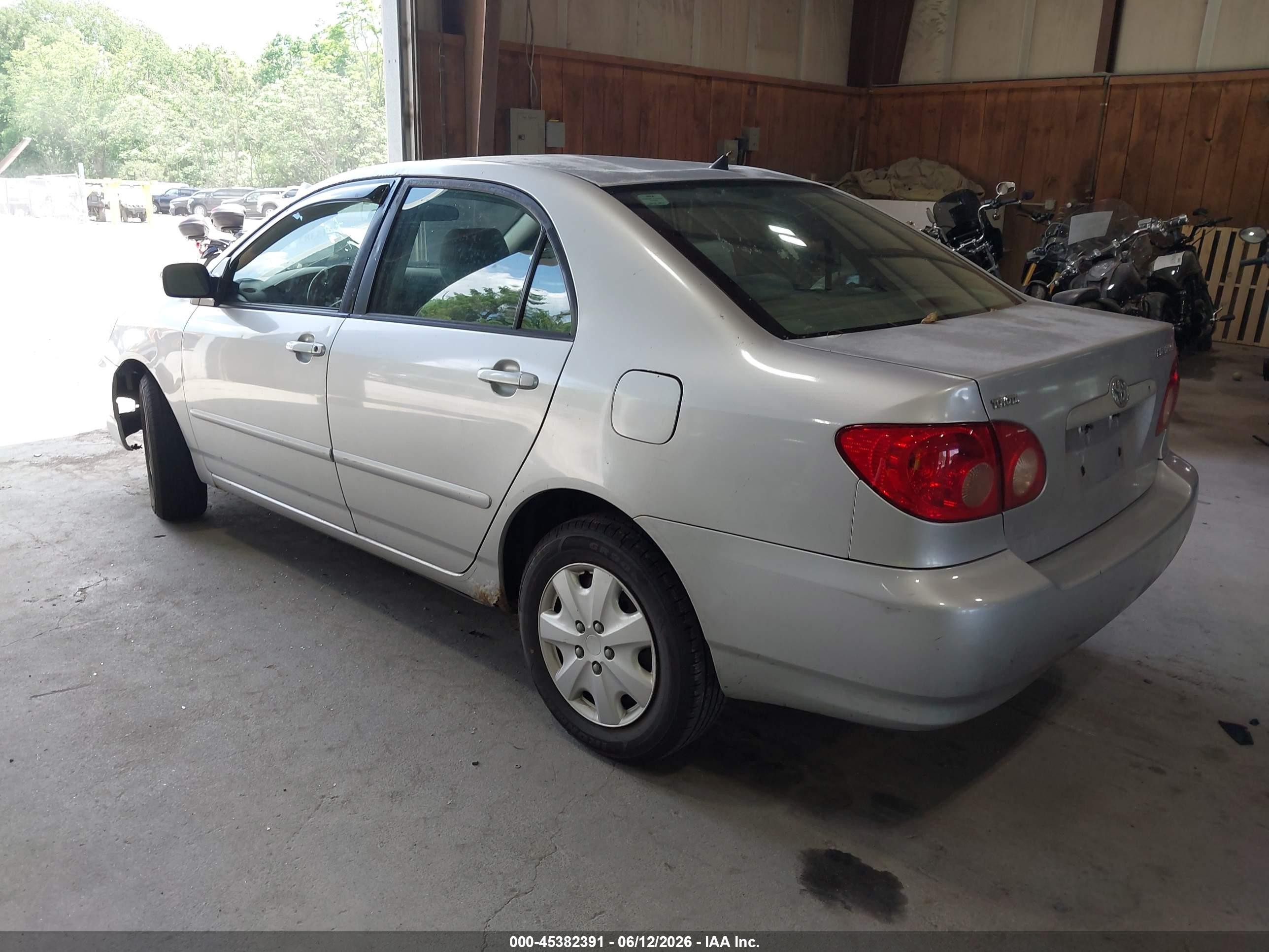 2005 Toyota Corolla Le Silver vin: JTDBR32E752056067