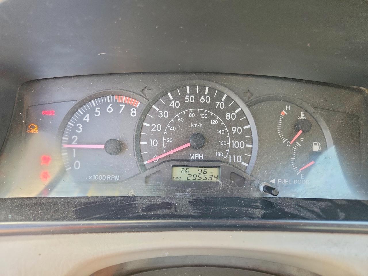 2005 Toyota Corolla Ce Red vin: JTDBR32E752065965