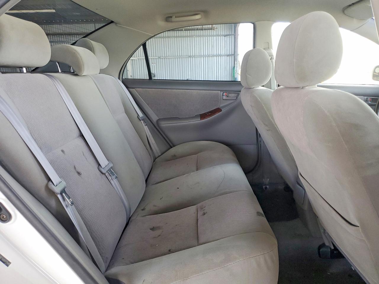 2006 Toyota Corolla Le White vin: JTDBR32E760077045