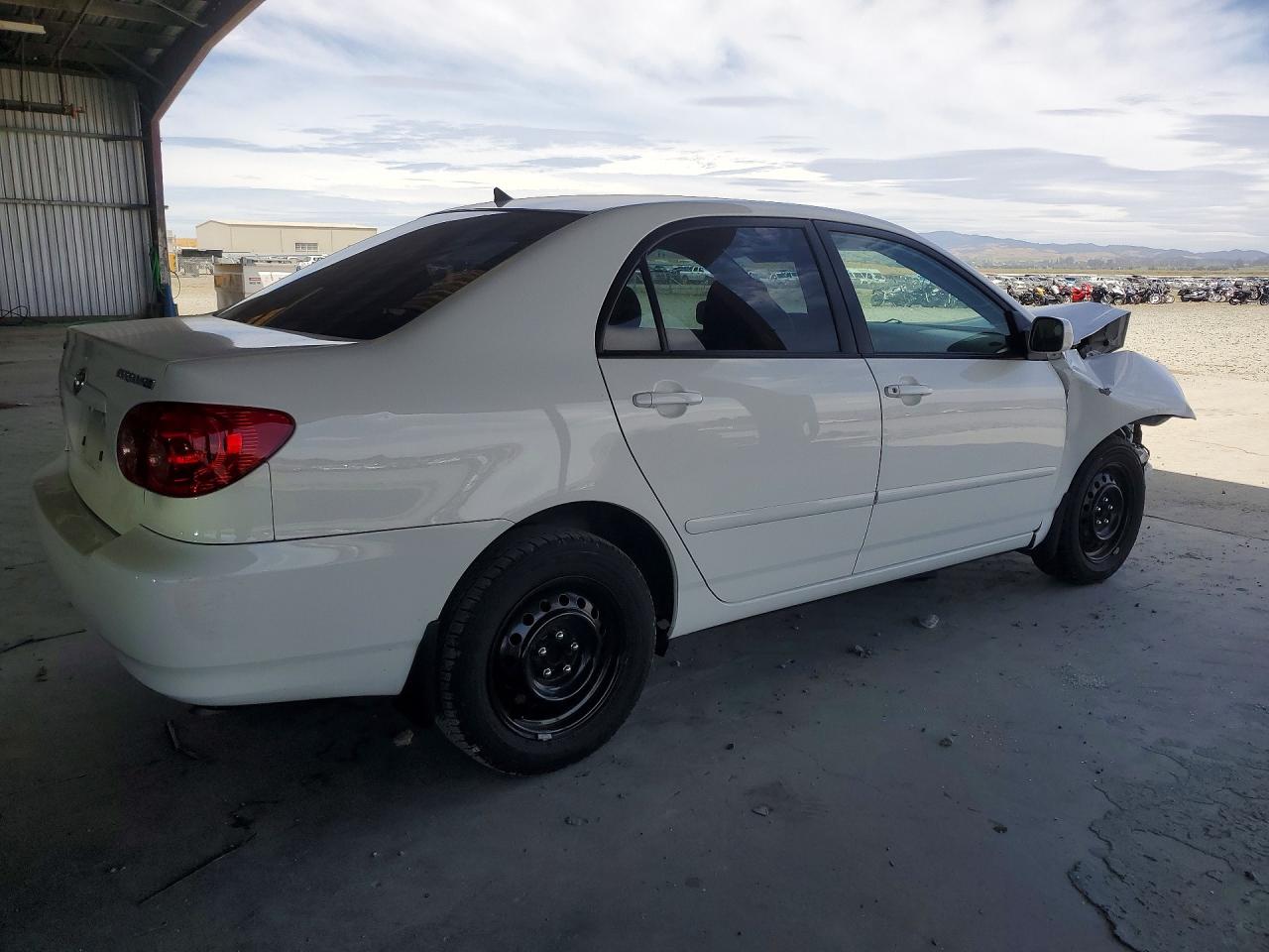 2006 Toyota Corolla Le White vin: JTDBR32E760077045