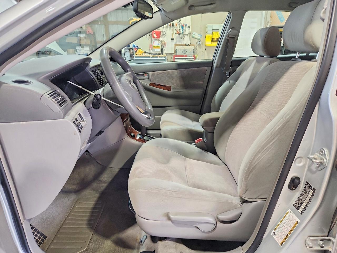 2006 Toyota Corolla Le Серебряный vin: JTDBR32E760093195