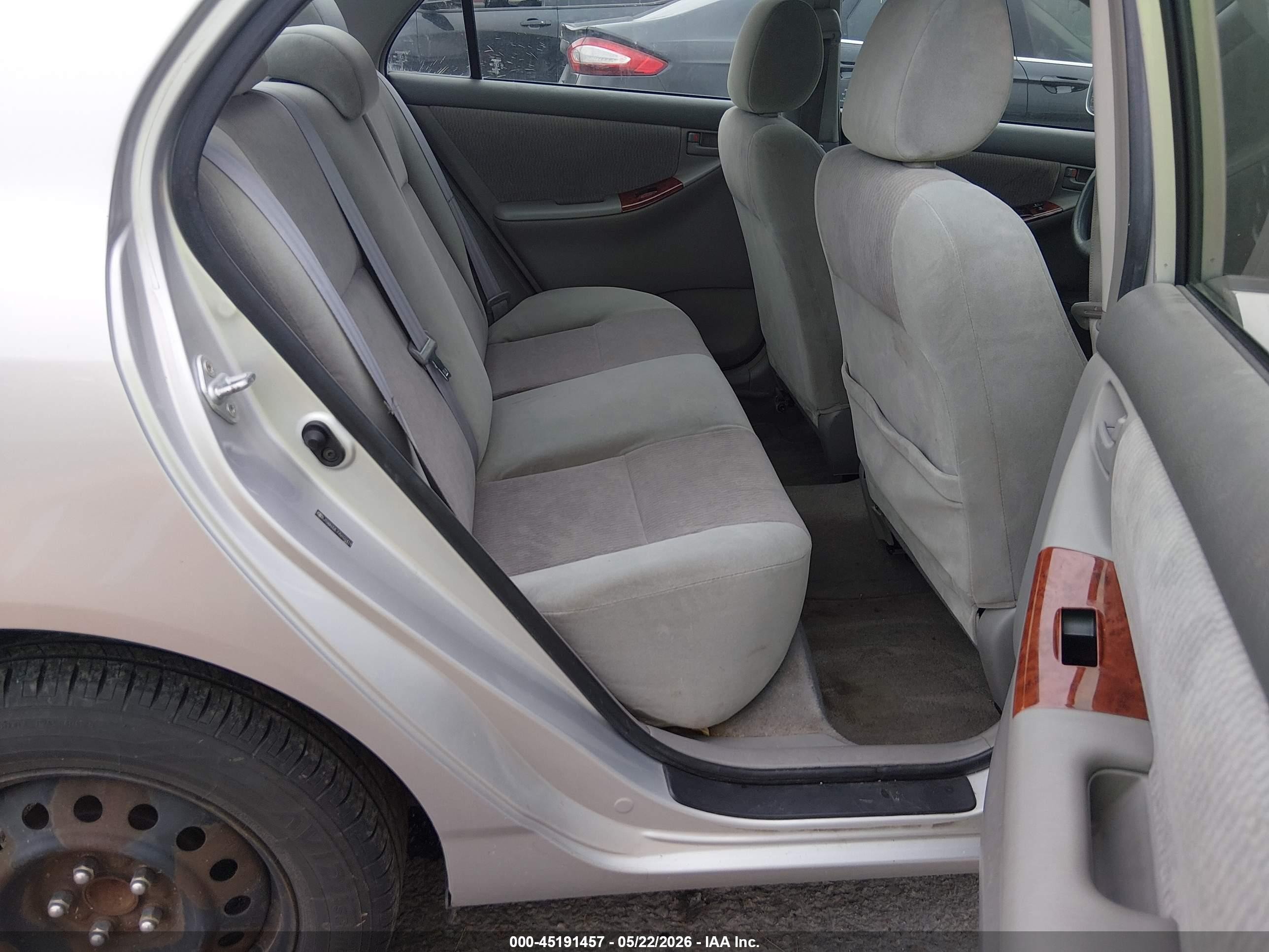 2007 Toyota Corolla Le Gray vin: JTDBR32E770107419