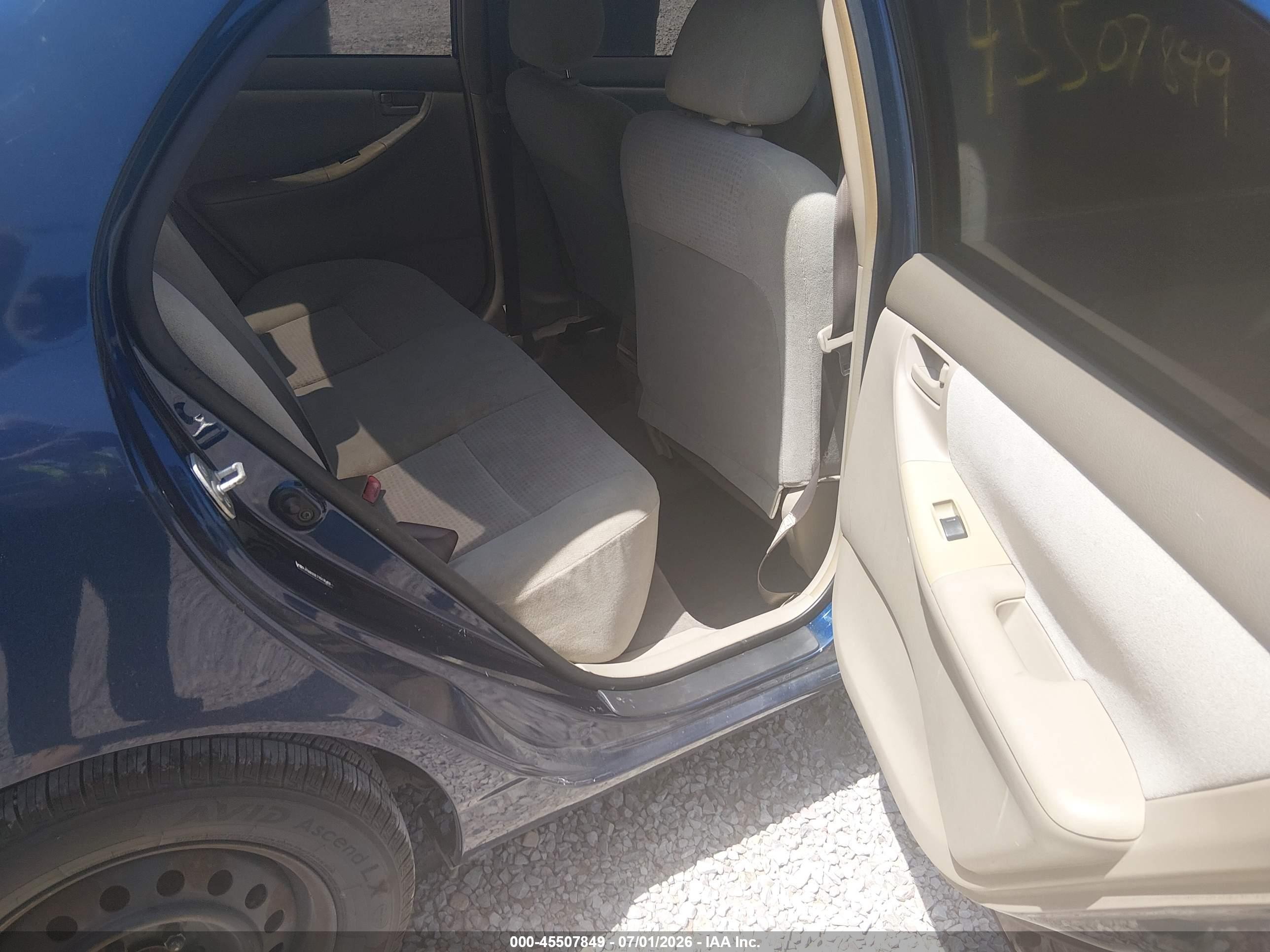 2007 Toyota Corolla Ce Blue vin: JTDBR32E770135401