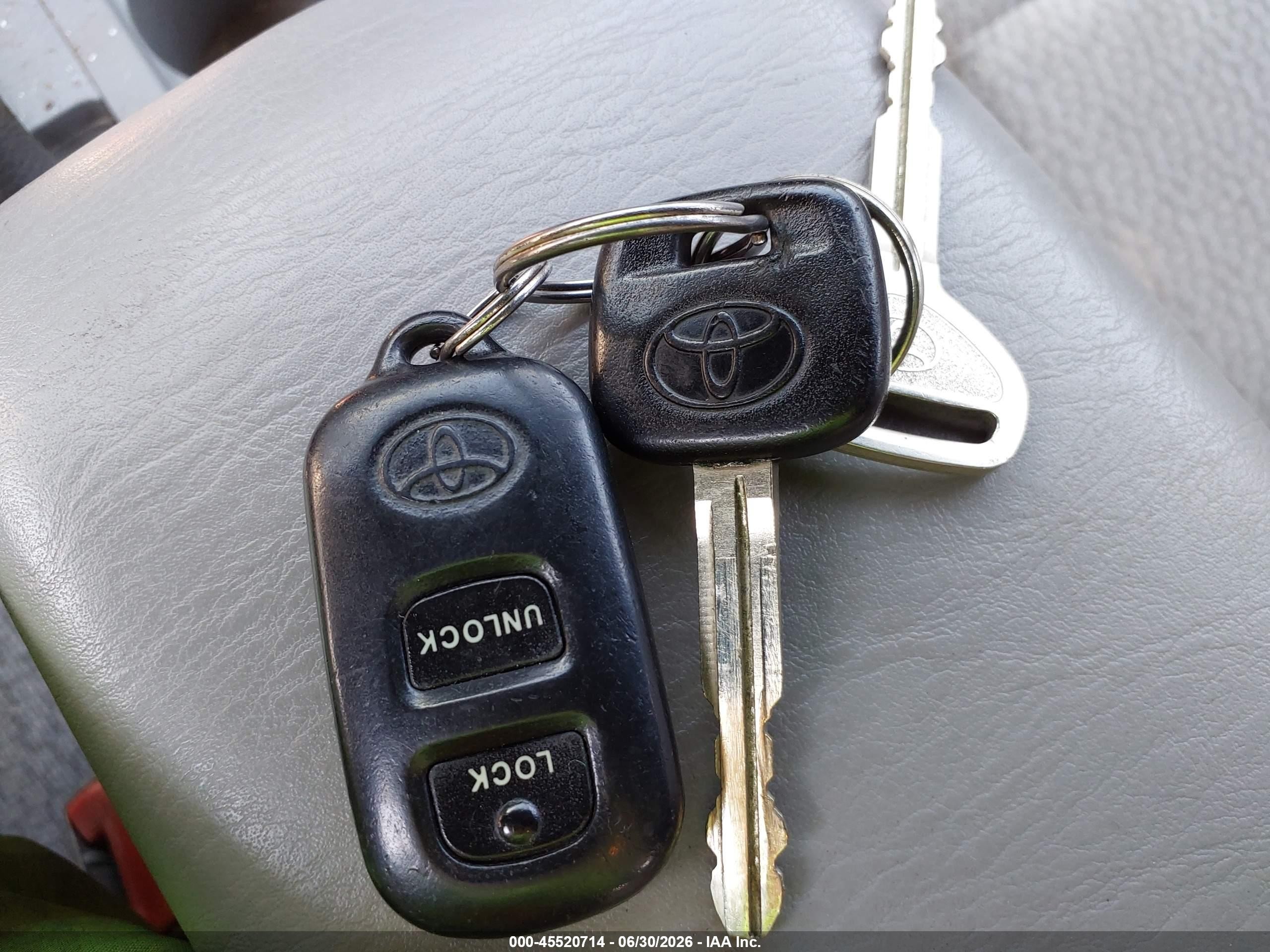 2003 Toyota Corolla Le Silver vin: JTDBR32E830022826