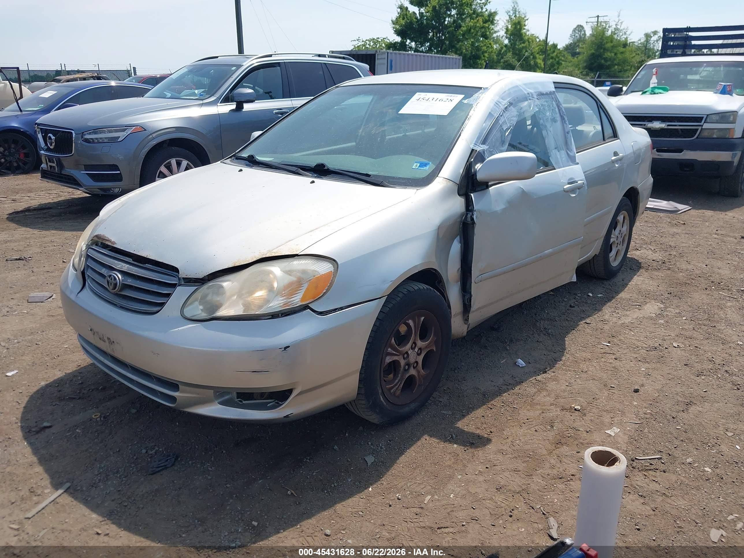 2004 Toyota Corolla Le Silver vin: JTDBR32E842018068