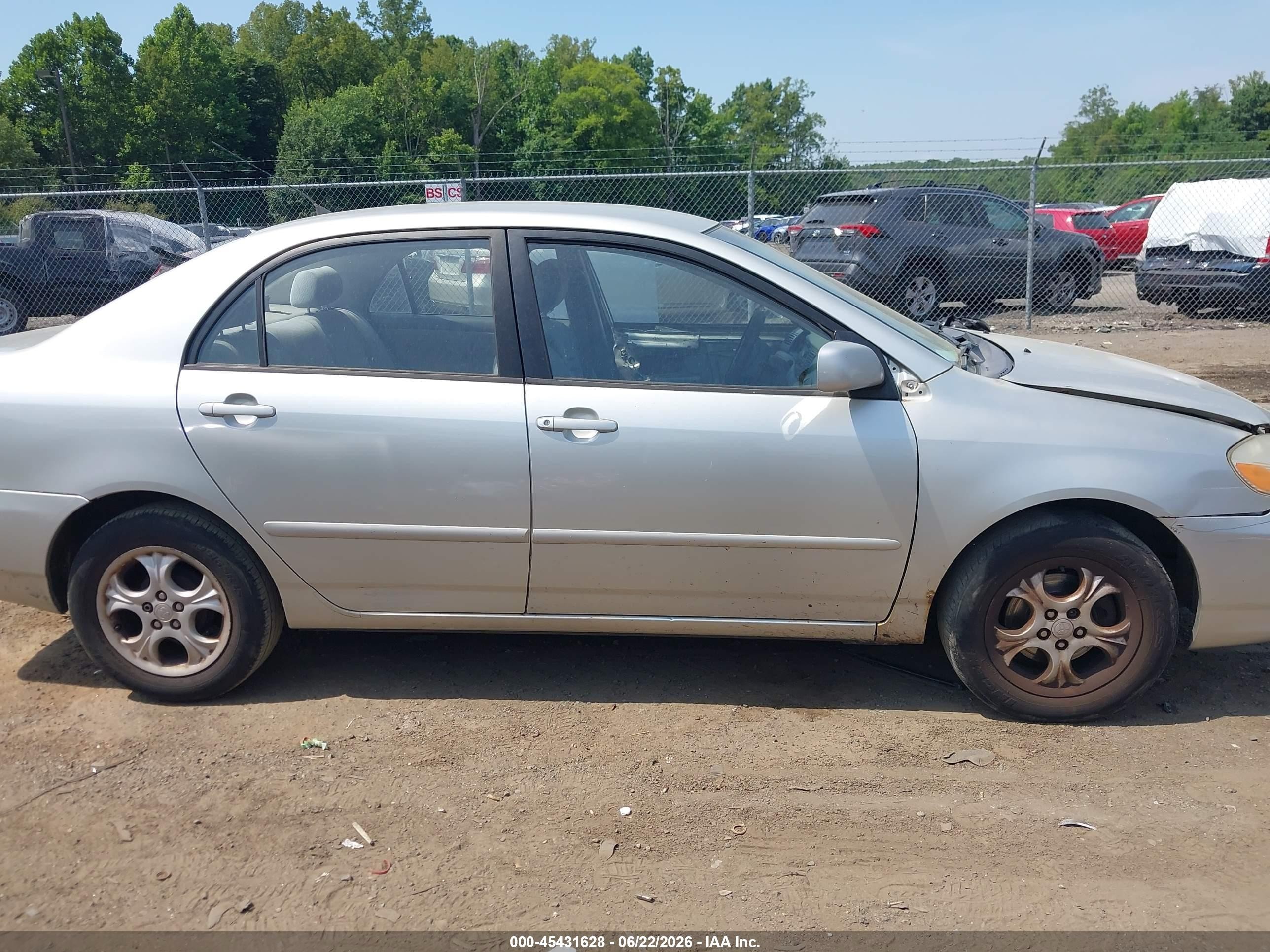 2004 Toyota Corolla Le Silver vin: JTDBR32E842018068