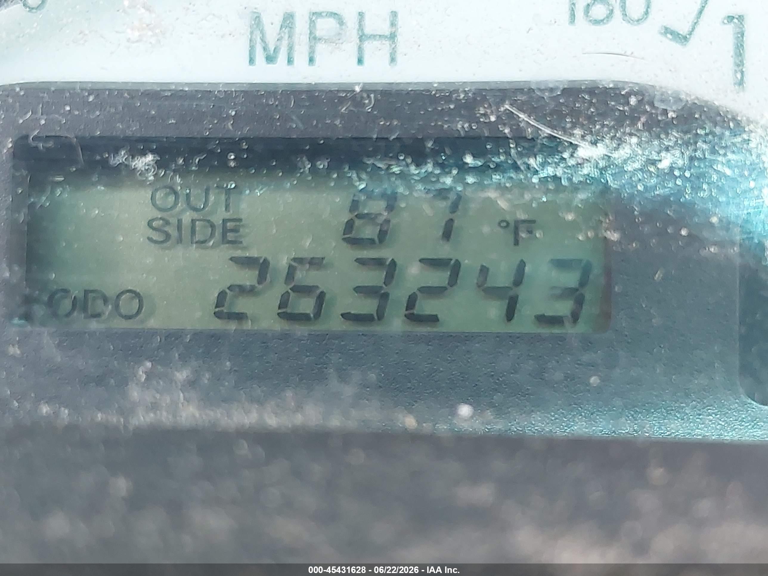 2004 Toyota Corolla Le Silver vin: JTDBR32E842018068