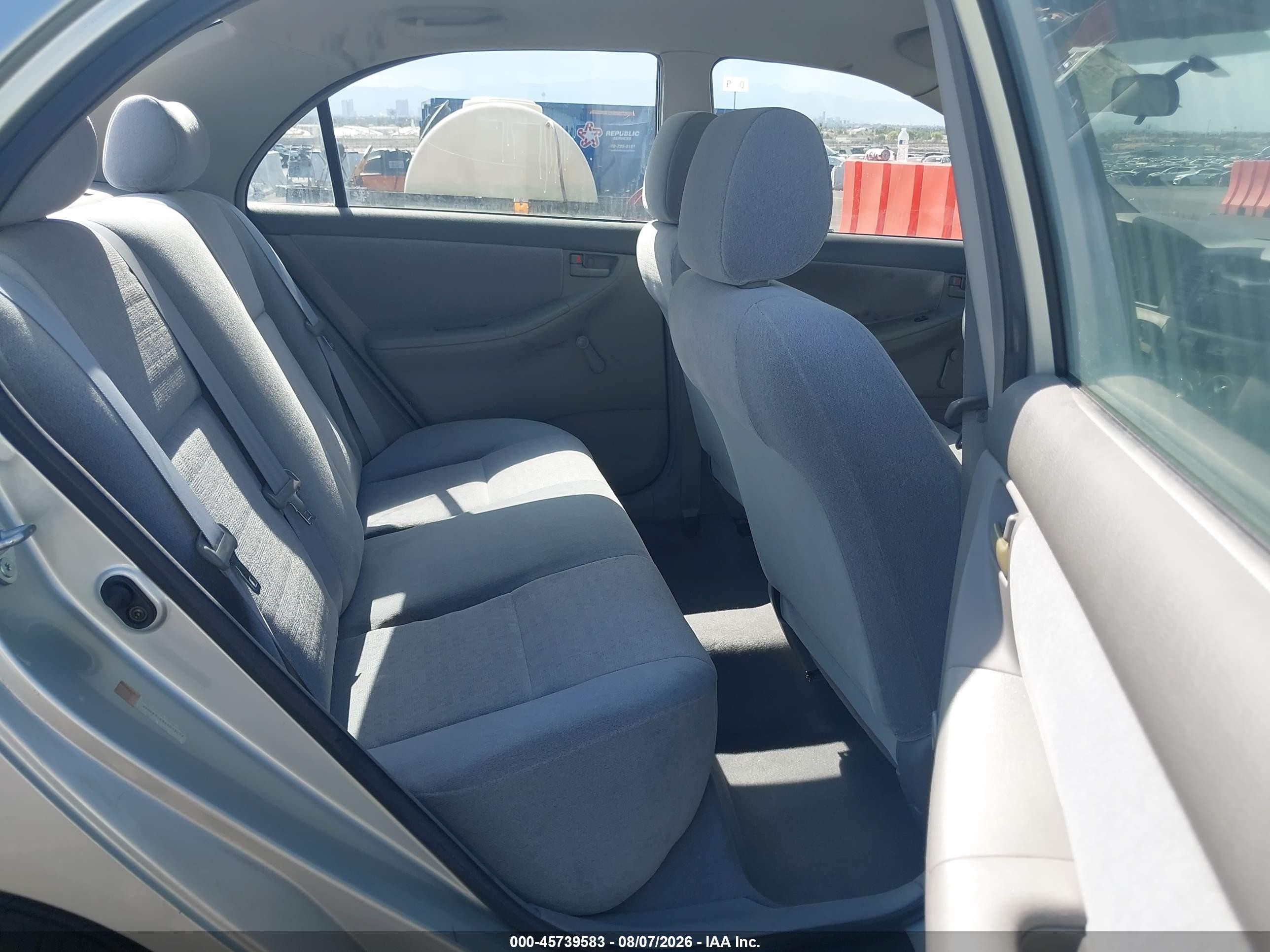 2004 Toyota Corolla Ce Серебряный vin: JTDBR32E842033217