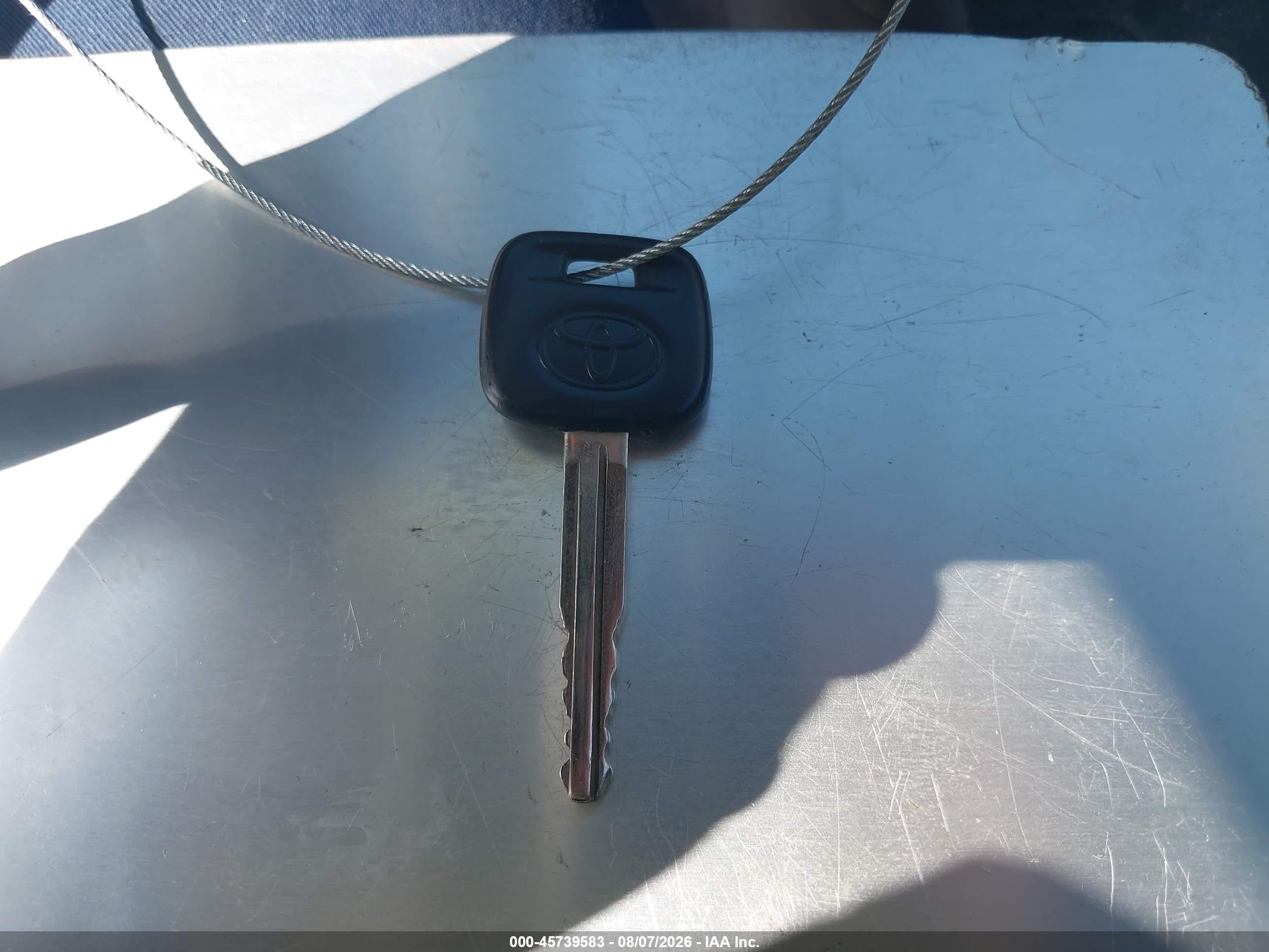 2004 Toyota Corolla Ce Серебряный vin: JTDBR32E842033217