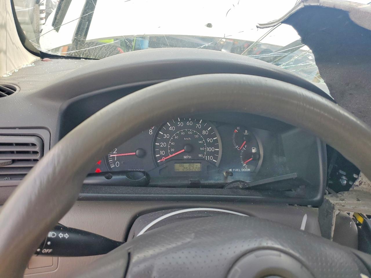 2004 Toyota Corolla Ce Серебряный vin: JTDBR32E842040538