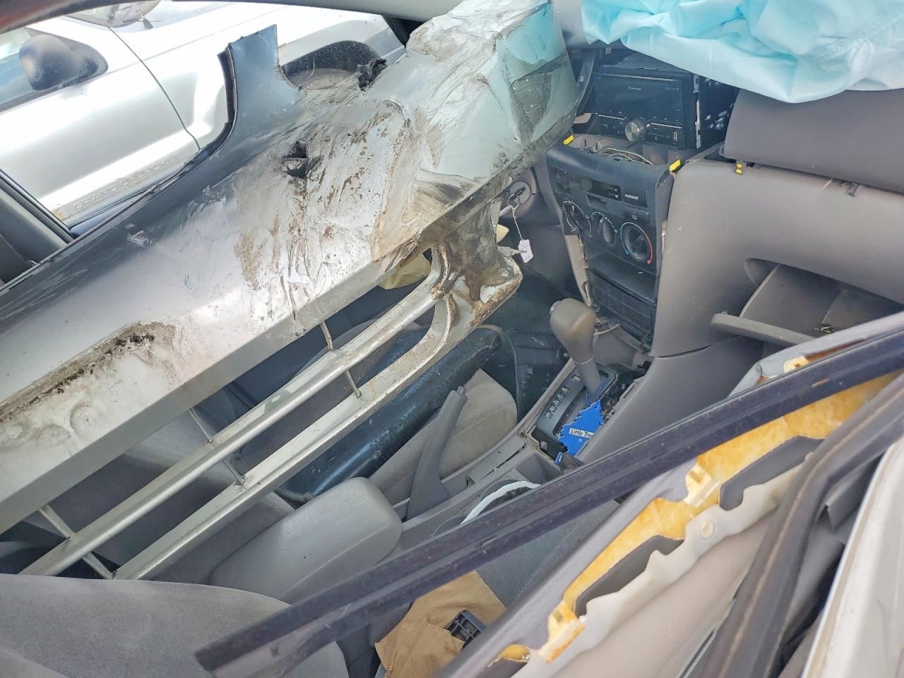 2004 Toyota Corolla Ce Серебряный vin: JTDBR32E842040538