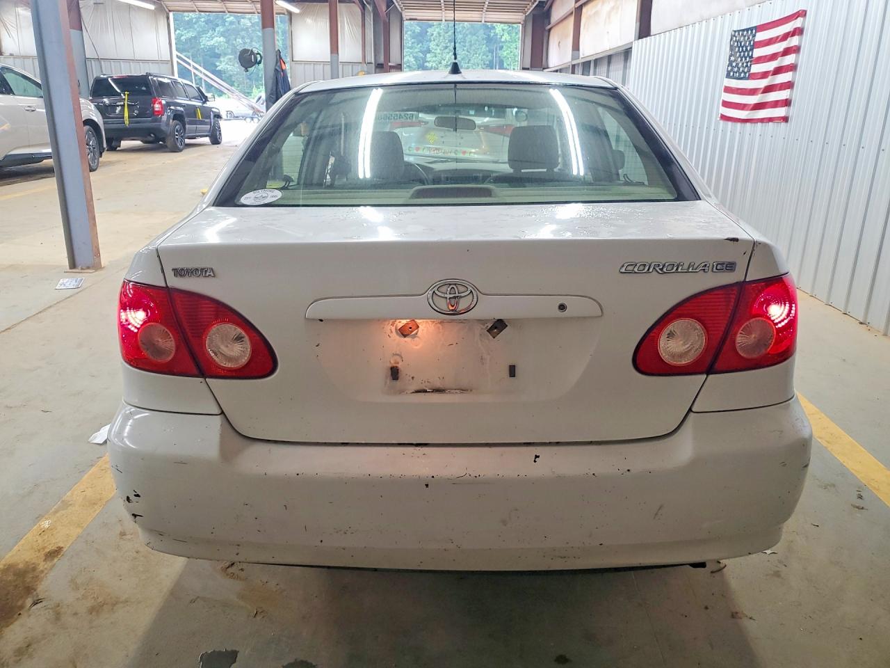 2005 Toyota Corolla Ce White vin: JTDBR32E852049564