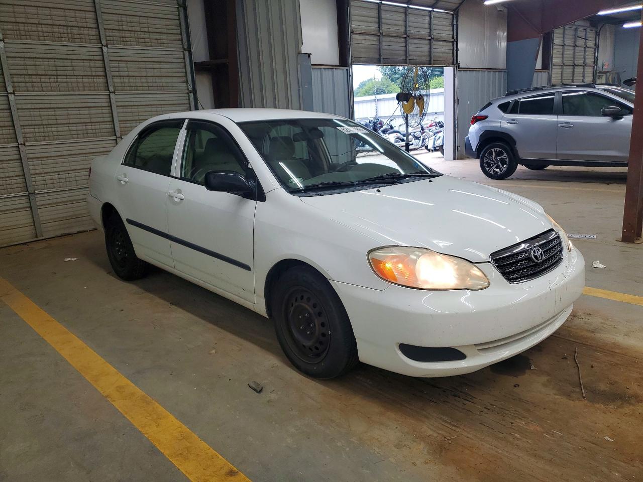 2005 Toyota Corolla Ce White vin: JTDBR32E852049564
