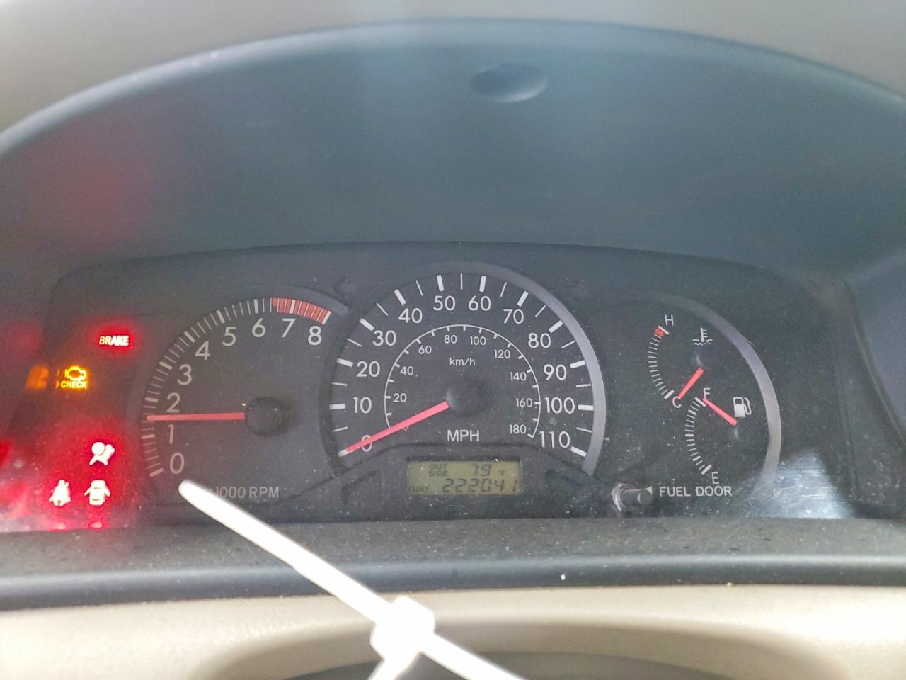 2005 Toyota Corolla Ce White vin: JTDBR32E852049564