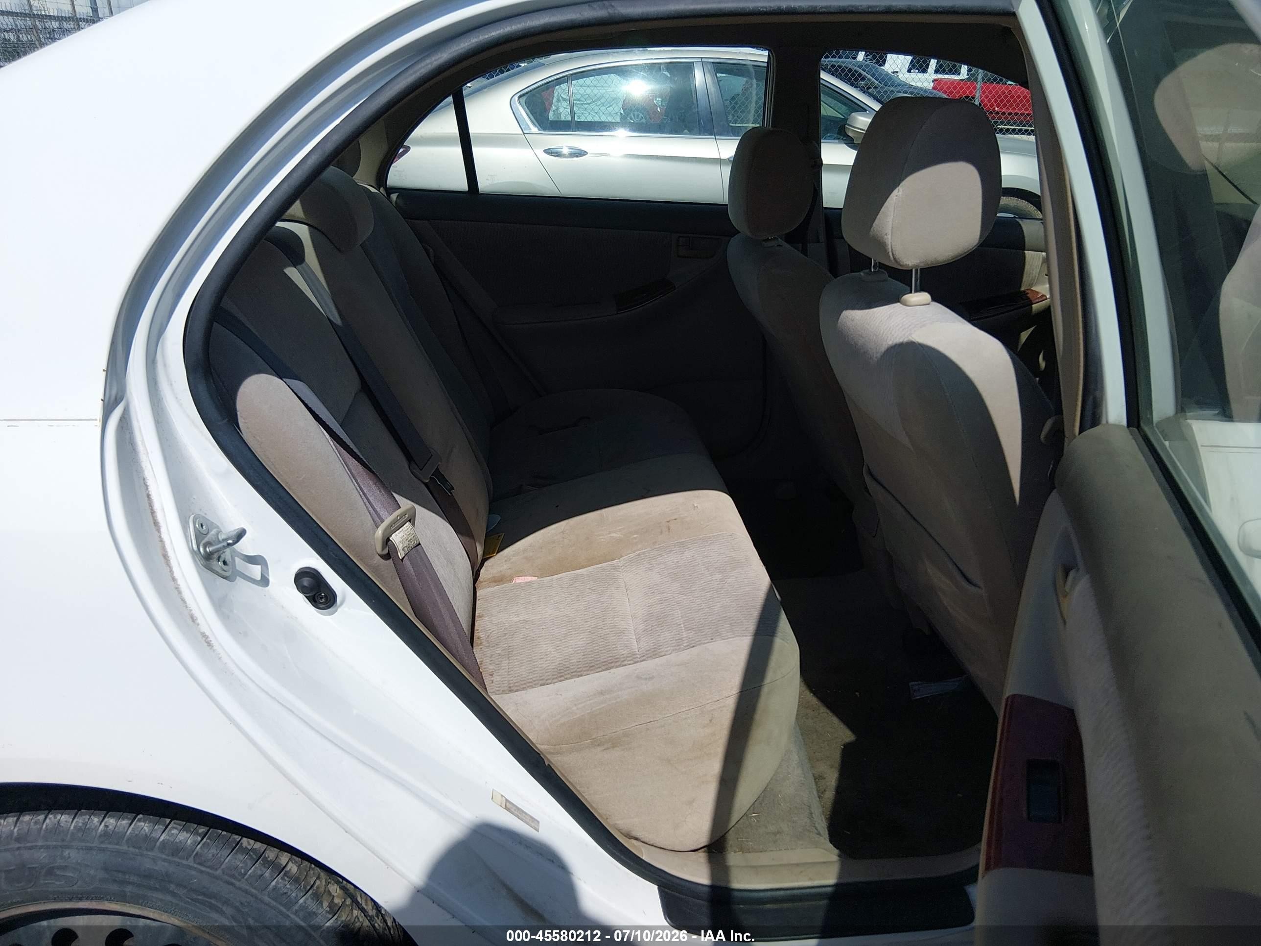 2005 Toyota Corolla Le White vin: JTDBR32E852057759
