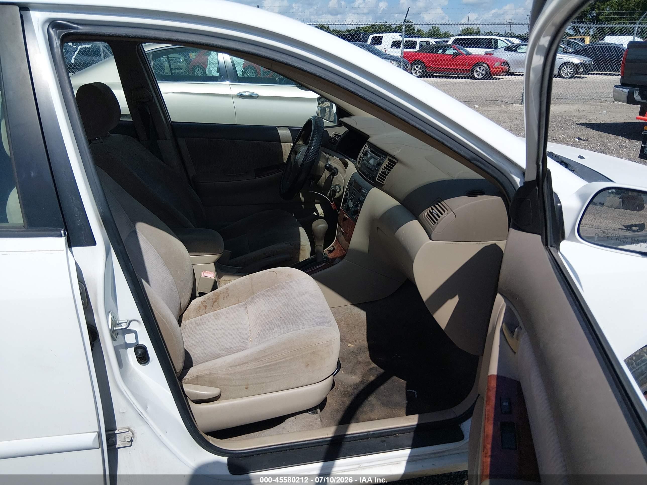 2005 Toyota Corolla Le White vin: JTDBR32E852057759