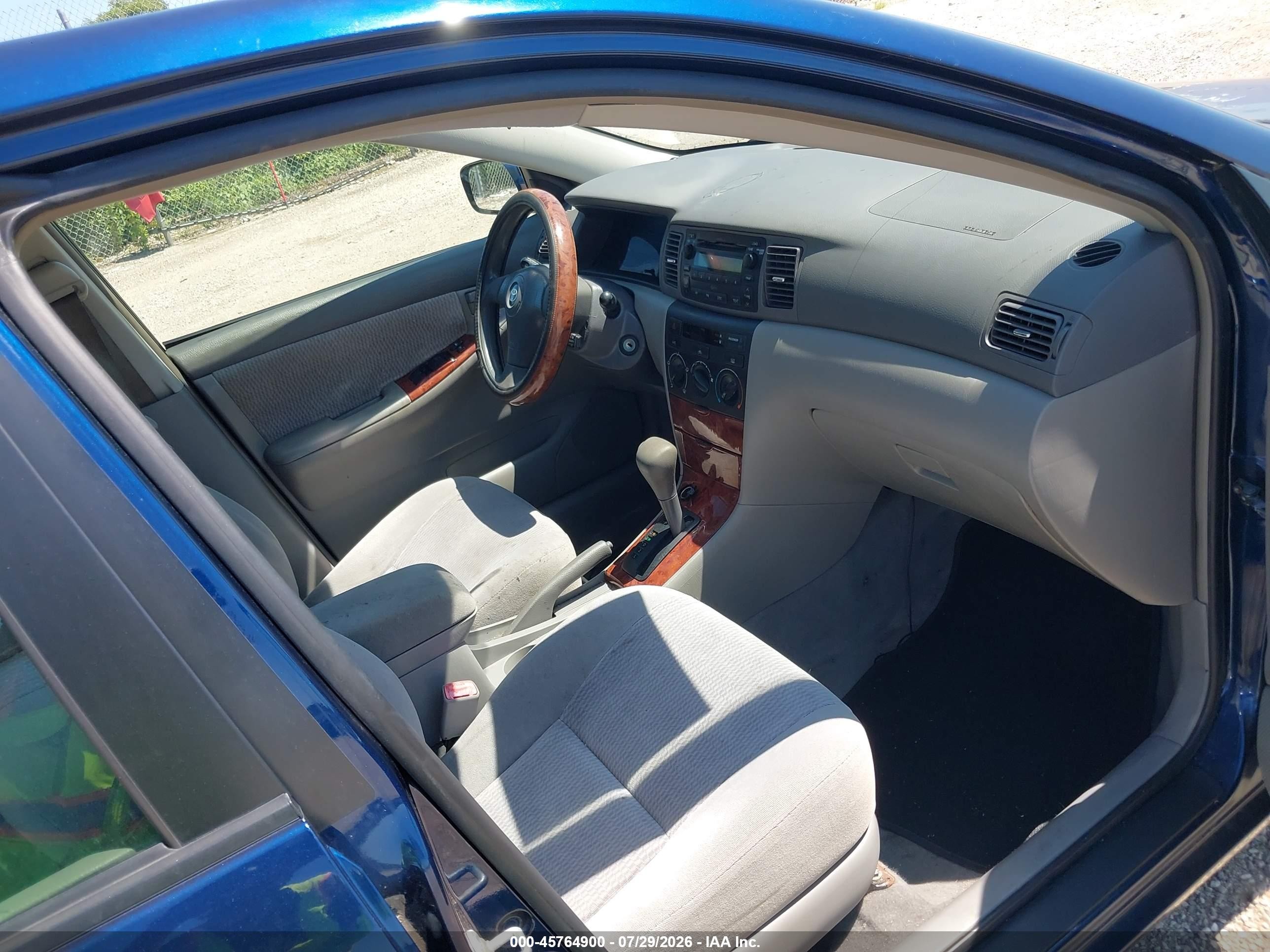 2005 Toyota Corolla Le Синий vin: JTDBR32E852061522