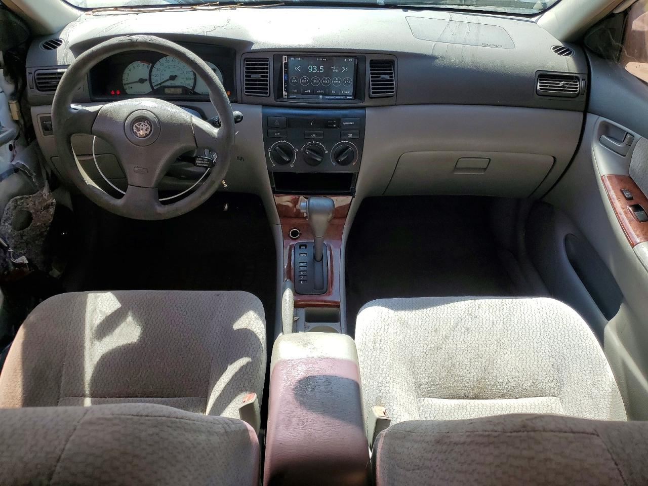 2003 Toyota Corolla Le White vin: JTDBR32E930007221