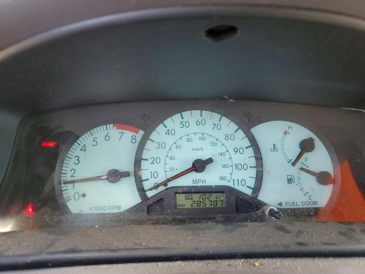 2003 Toyota Corolla Le Красный vin: JTDBR32E930046813