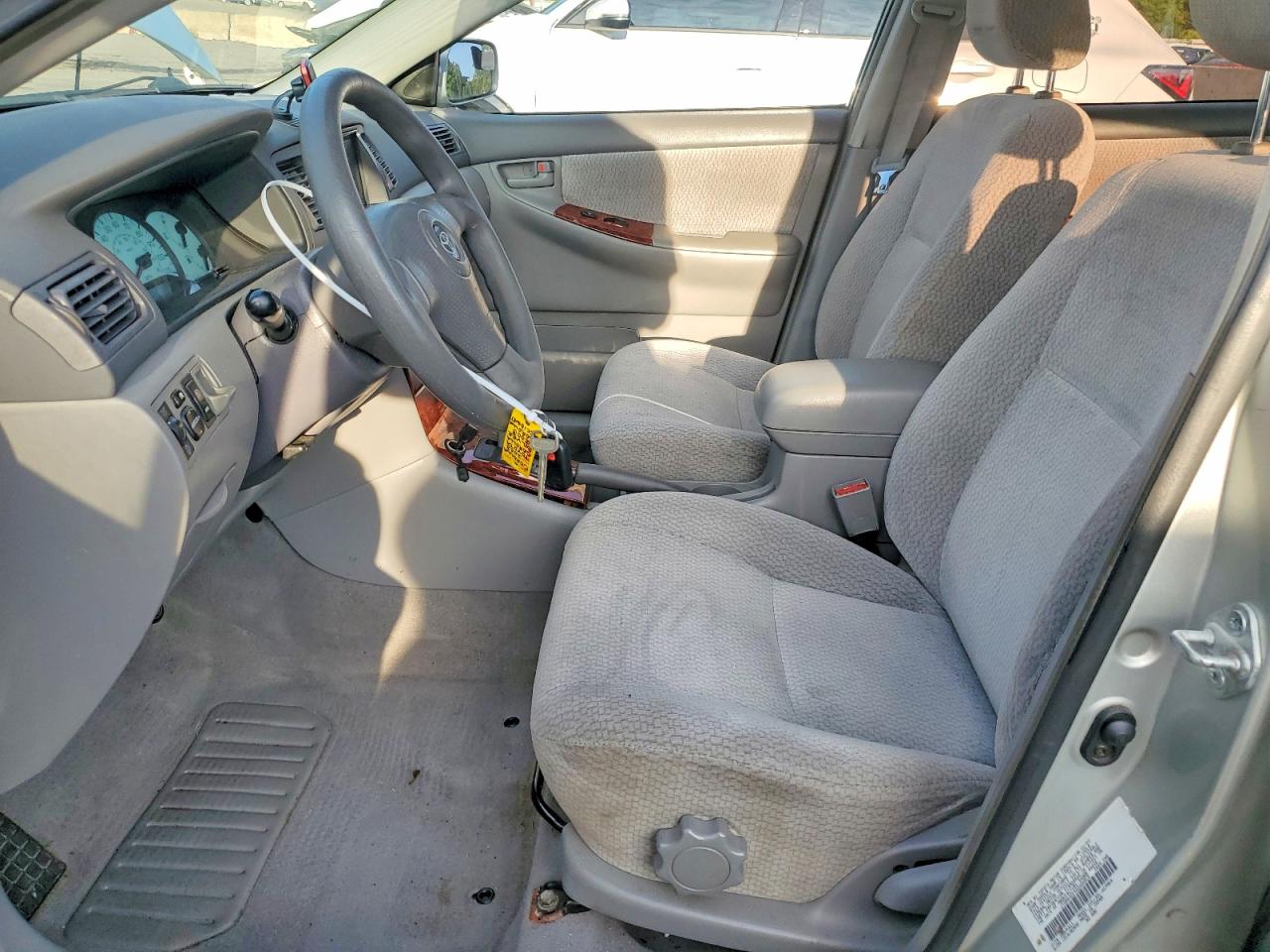 2003 Toyota Corolla Le Silver vin: JTDBR32E932000919