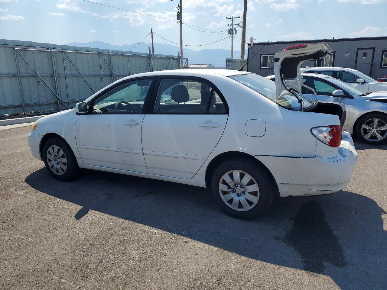 2004 Toyota Corolla Le White vin: JTDBR32E942018578
