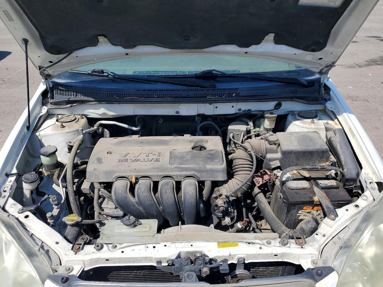 2004 Toyota Corolla Le White vin: JTDBR32E942018578