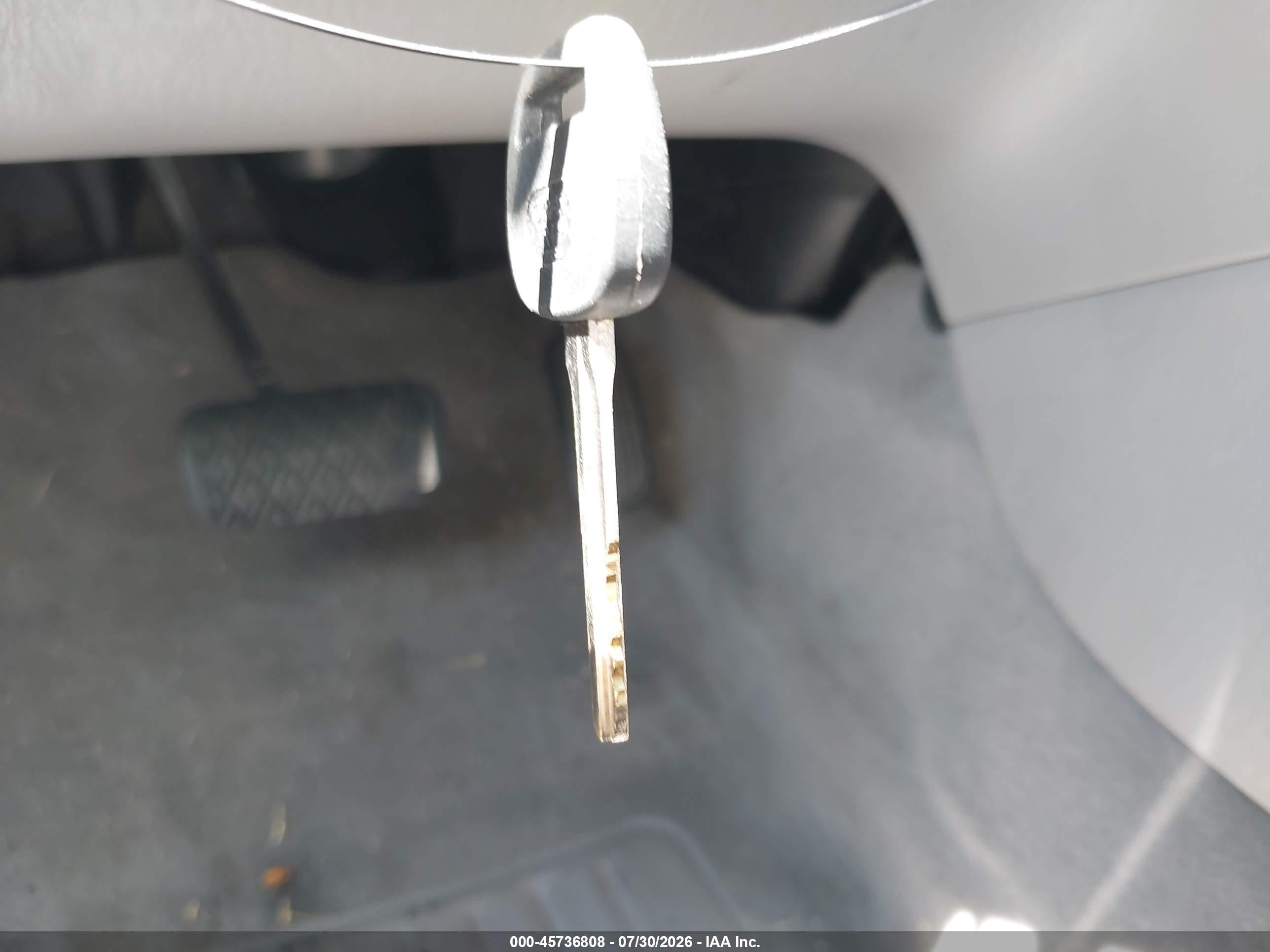 2004 Toyota Corolla Le Silver vin: JTDBR32E942034151
