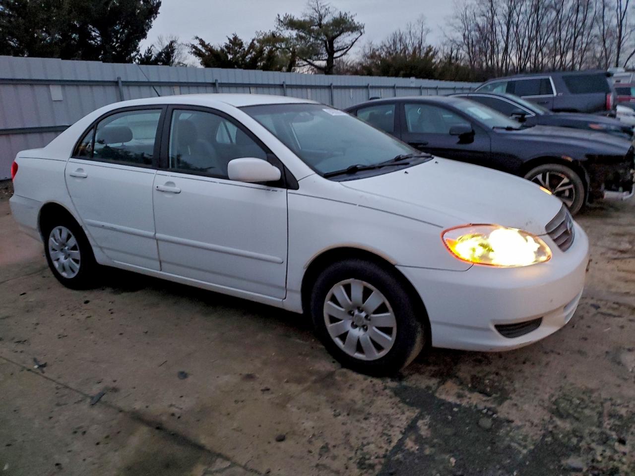 2004 Toyota Corolla Ce White vin: JTDBR32E942040872