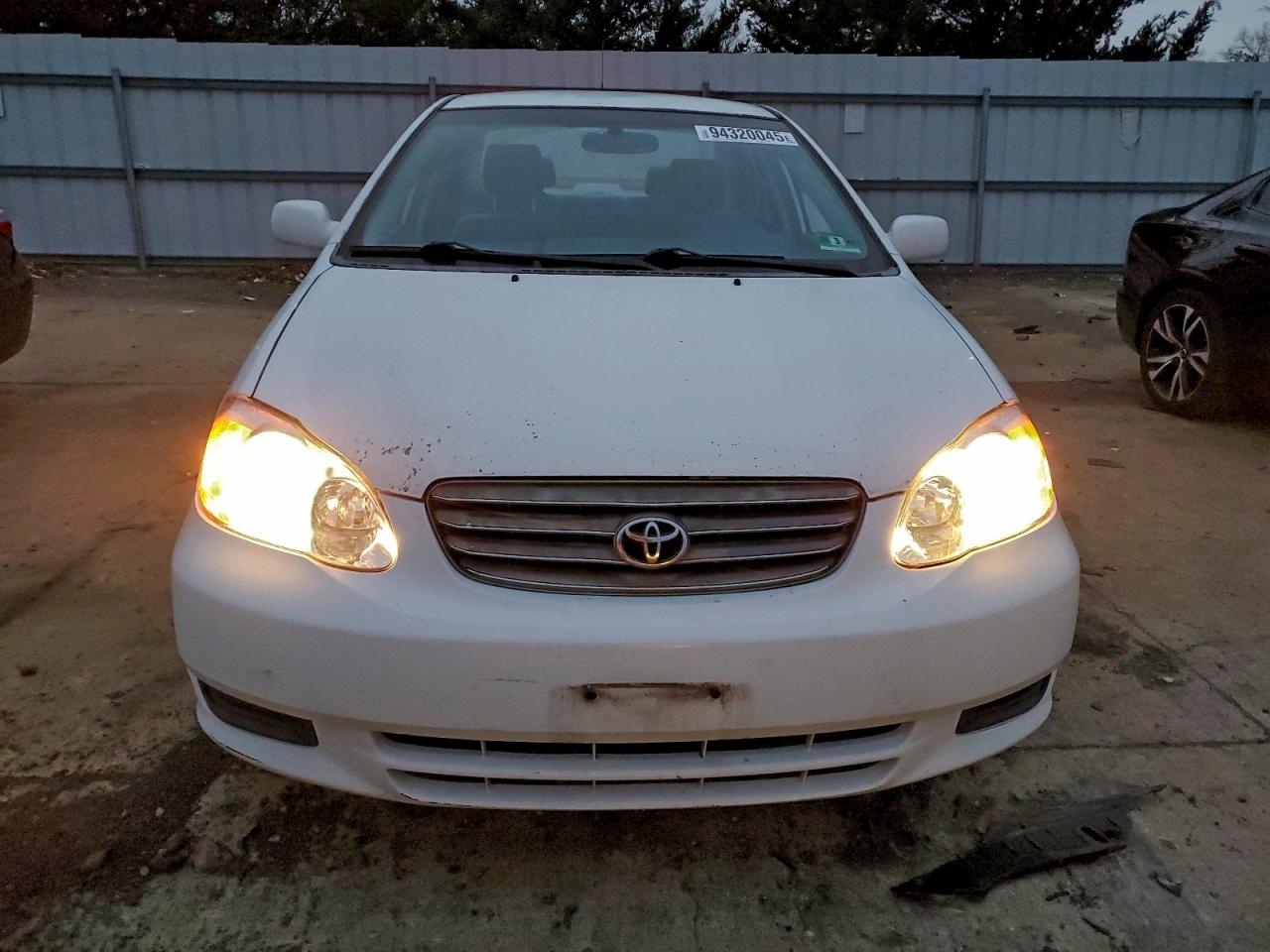 2004 Toyota Corolla Ce White vin: JTDBR32E942040872