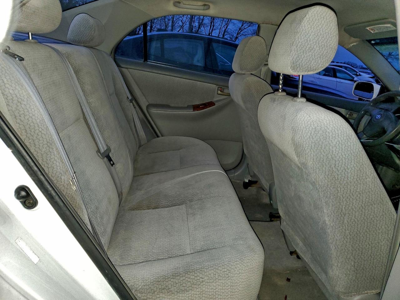 2004 Toyota Corolla Ce White vin: JTDBR32E942040872